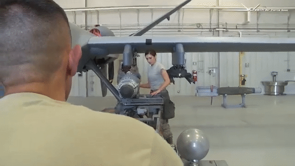 Houthi bắn rơi UAV MQ-9 trị giá 30 triệu USD của Mỹ tại Trung Đông - Ảnh 14.