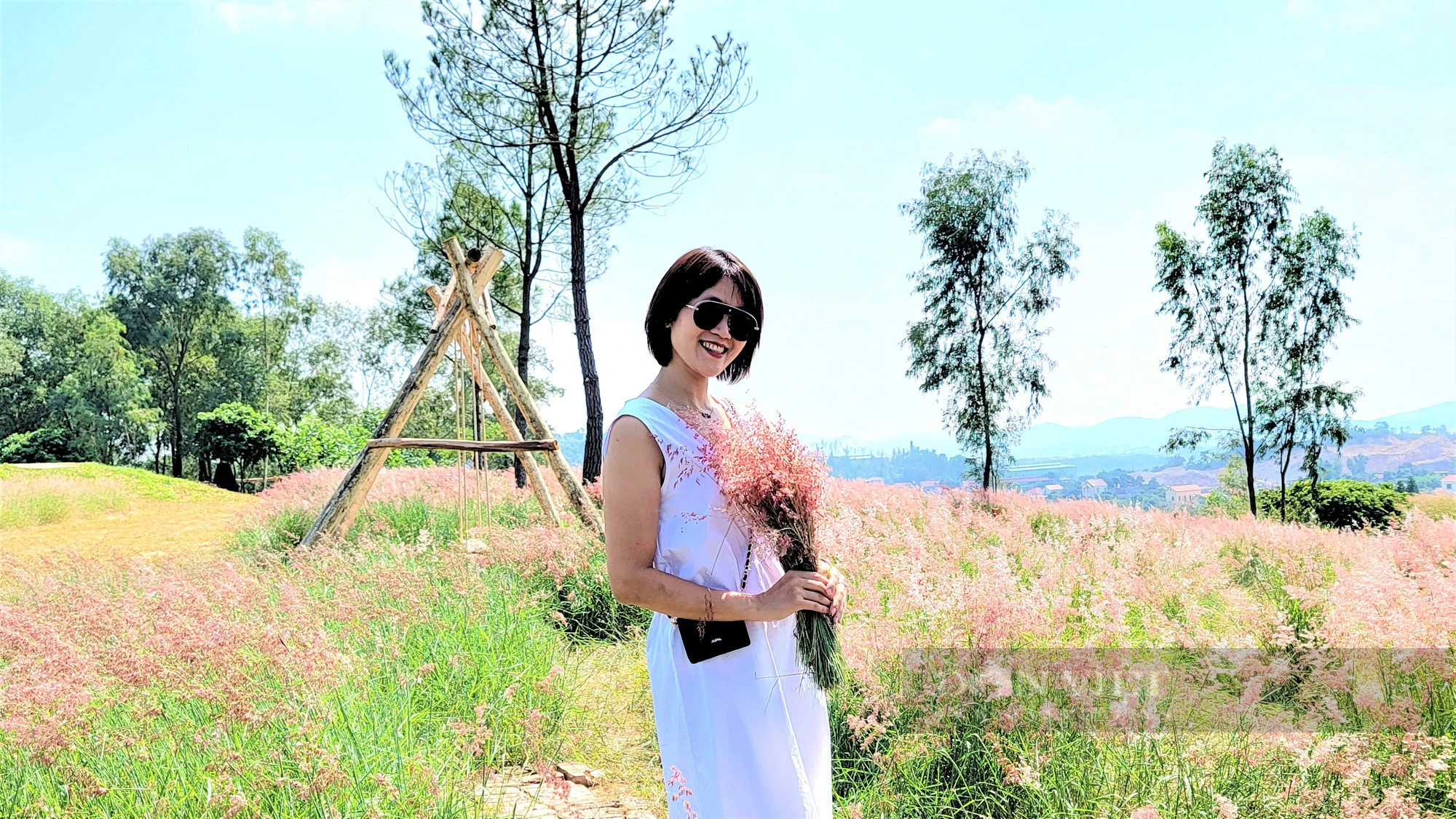 Đồi cỏ hồng rực rỡ ở Hải Dương, có view đẹp như khung cảnh châu Âu, hút du khách về &quot;check in&quot; dịp cuối tuần - Ảnh 6.