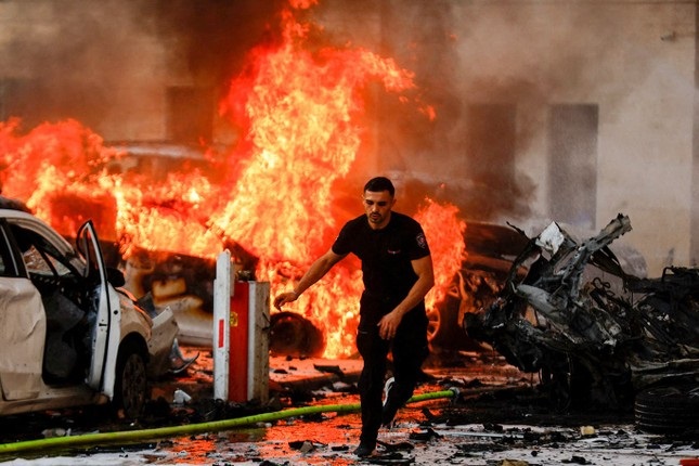 Israel: Thủ lĩnh Hamas tổ chức vụ tấn công khiến nghìn người Israel thiệt mạng đang bị vây khốn trong hầm - Ảnh 1.
