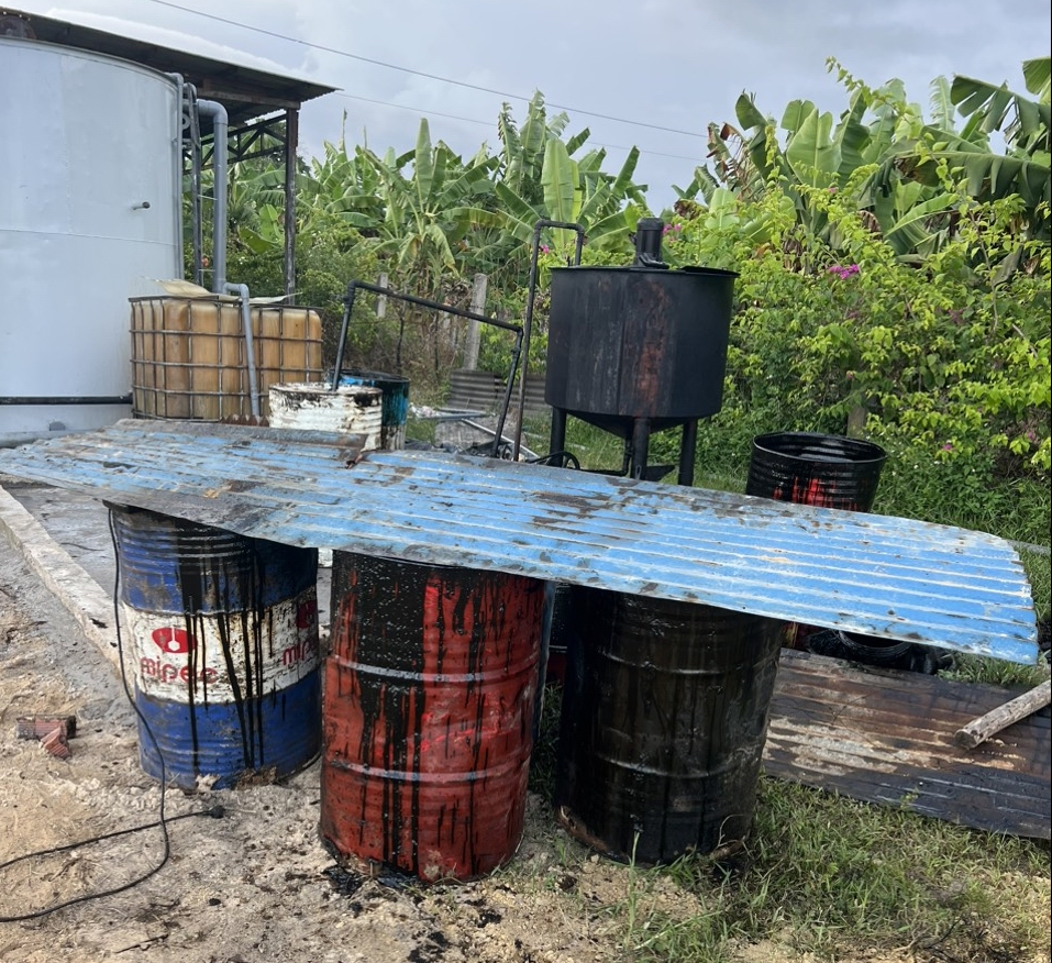 Thuê đất bên bìa rừng làm&quot;đại bản doanh&quot; tái chế dầu nhớt thải thành dầu diesel trái phép  - Ảnh 3.