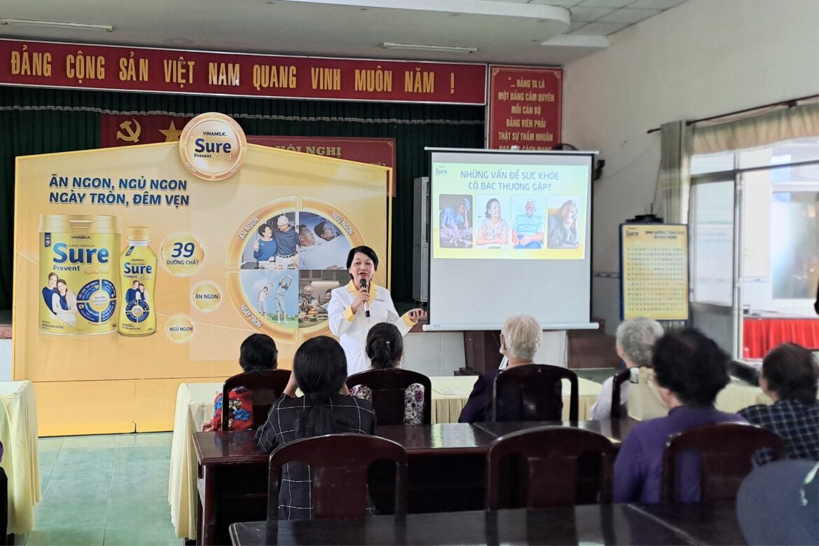 Hàng chục ngàn người cao tuổi cả nước được thăm khám sức khỏe miễn phí - Ảnh 4.