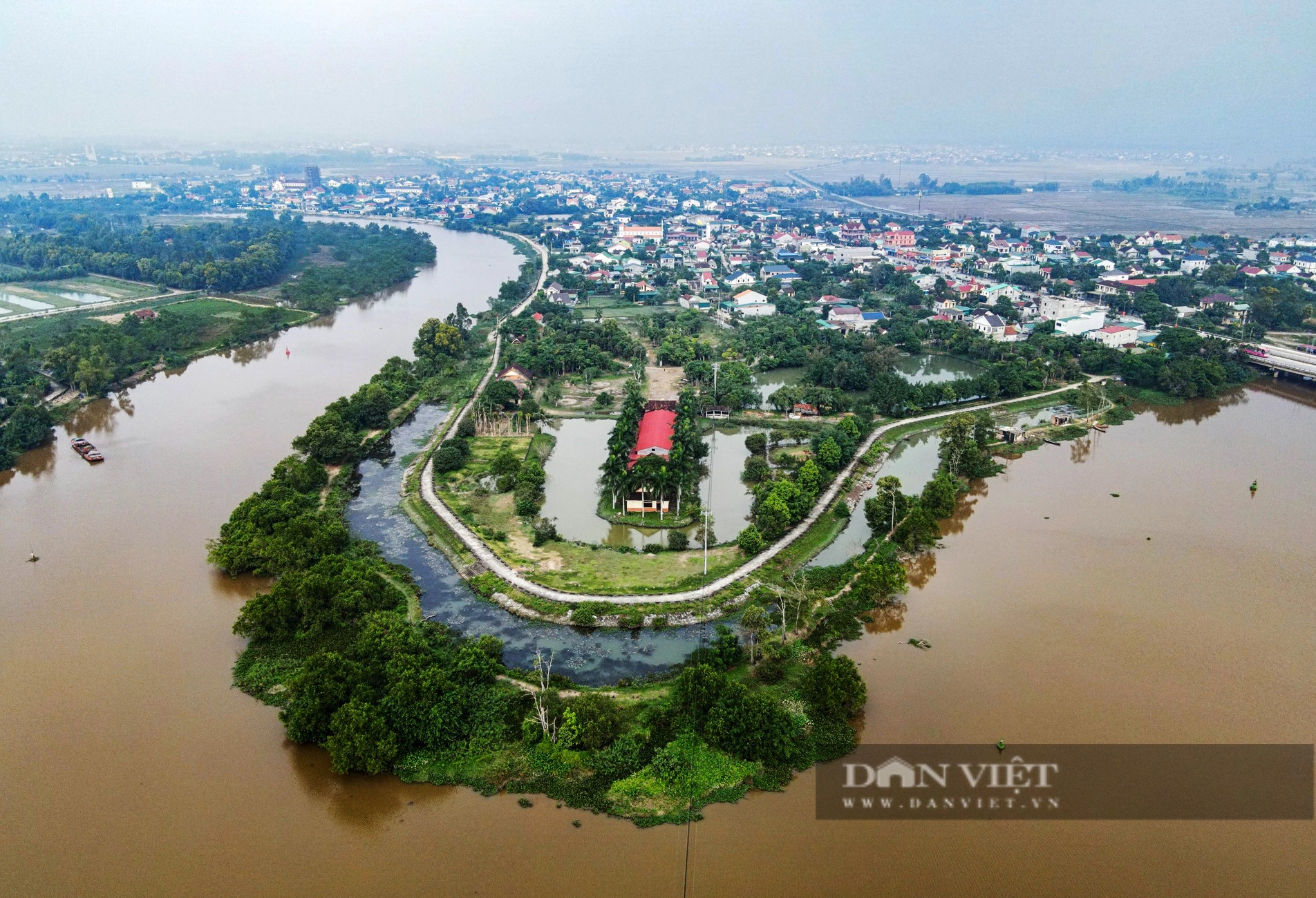 Ảnh ấn tượng tuần: &quot;Thay tên đổi nhà&quot; chợ đầu mối ở Đà Nẵng và giải cứu mèo tại Thái Nguyên - Ảnh 1.