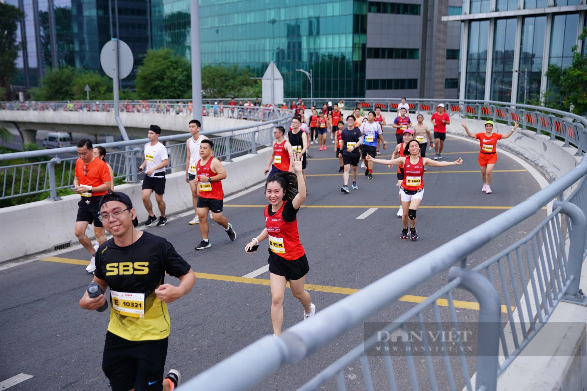 Nữ hoàng điền kinh Nguyễn Thị Oanh vô địch Giải Marathon Quốc tế TP.HCM Techcombank - Ảnh 6.