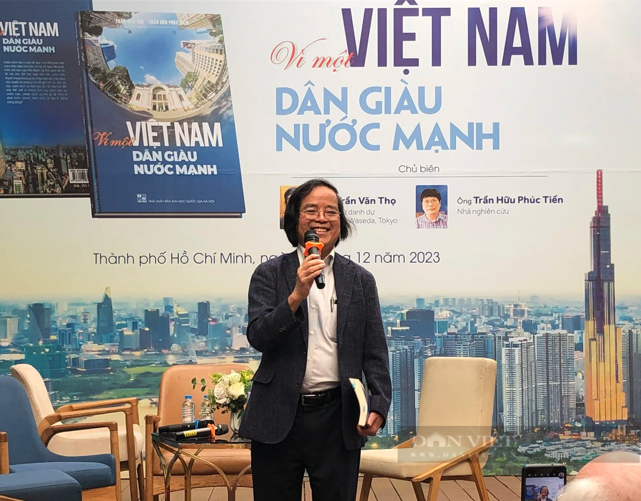 Giáo sư Trần Văn Thọ: Giới trẻ cần suy ngẫm những cơ hội và thách thức của đất nước - Ảnh 1.