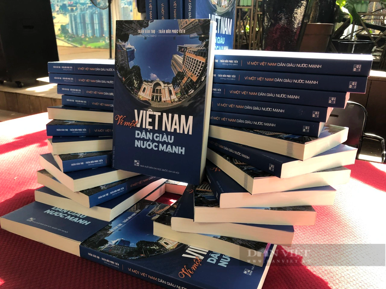 Giáo sư Trần Văn Thọ: Giới trẻ cần suy ngẫm những cơ hội và thách thức của đất nước - Ảnh 3.