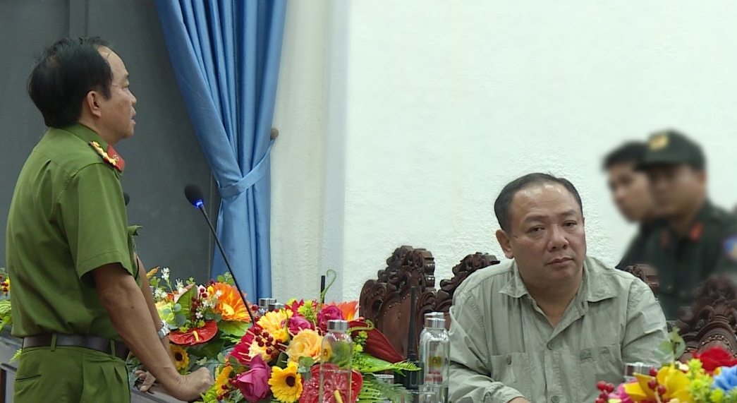 Lộ diện những đối tượng cầm đầu bị công an bắt trong rừng sâu vào lúc nửa đêm - Ảnh 3.