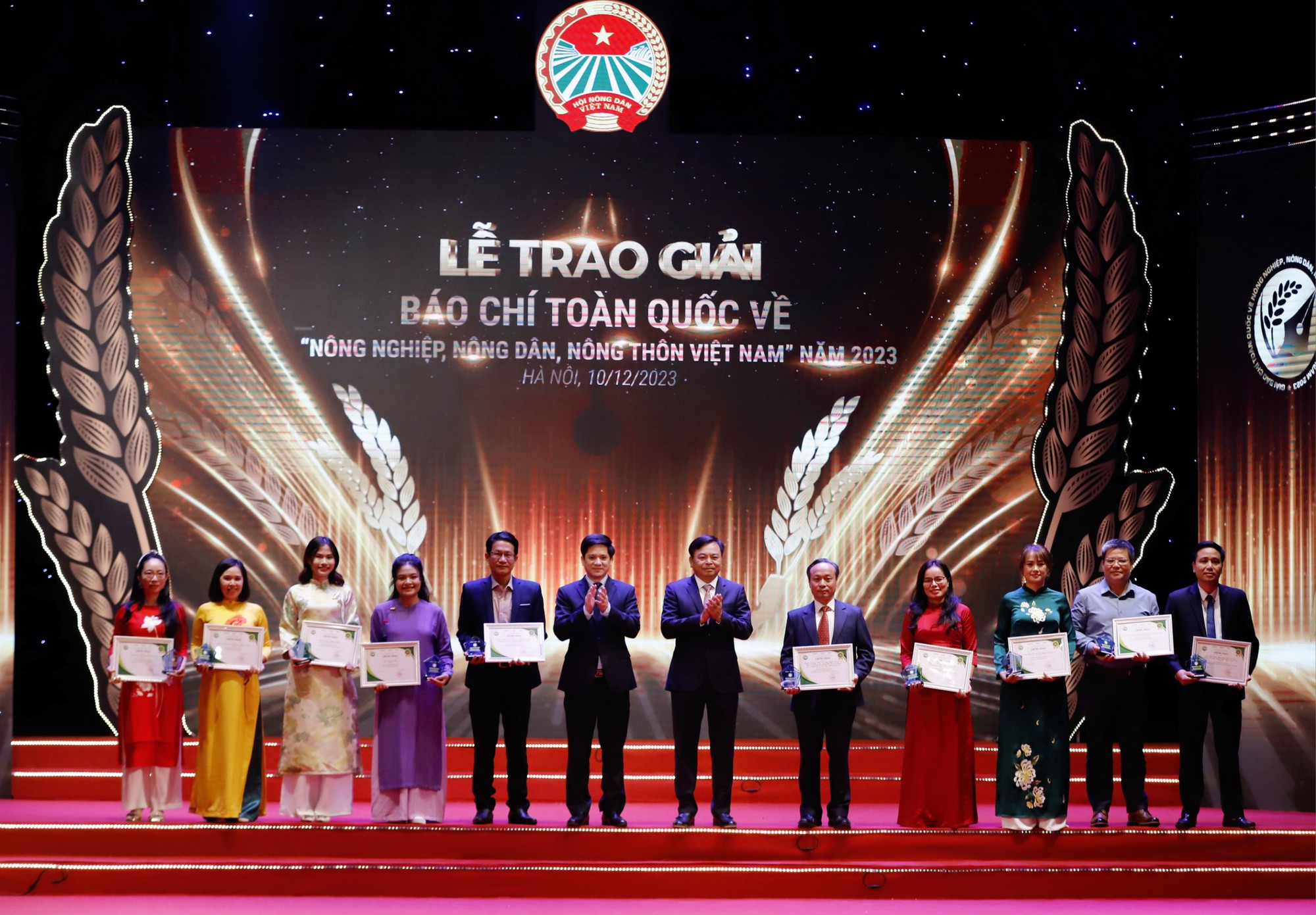 Trao giải &quot;Giải báo chí toàn quốc viết về nông nghiệp, nông dân, nông thôn Việt Nam năm 2023&quot; - Ảnh 1.