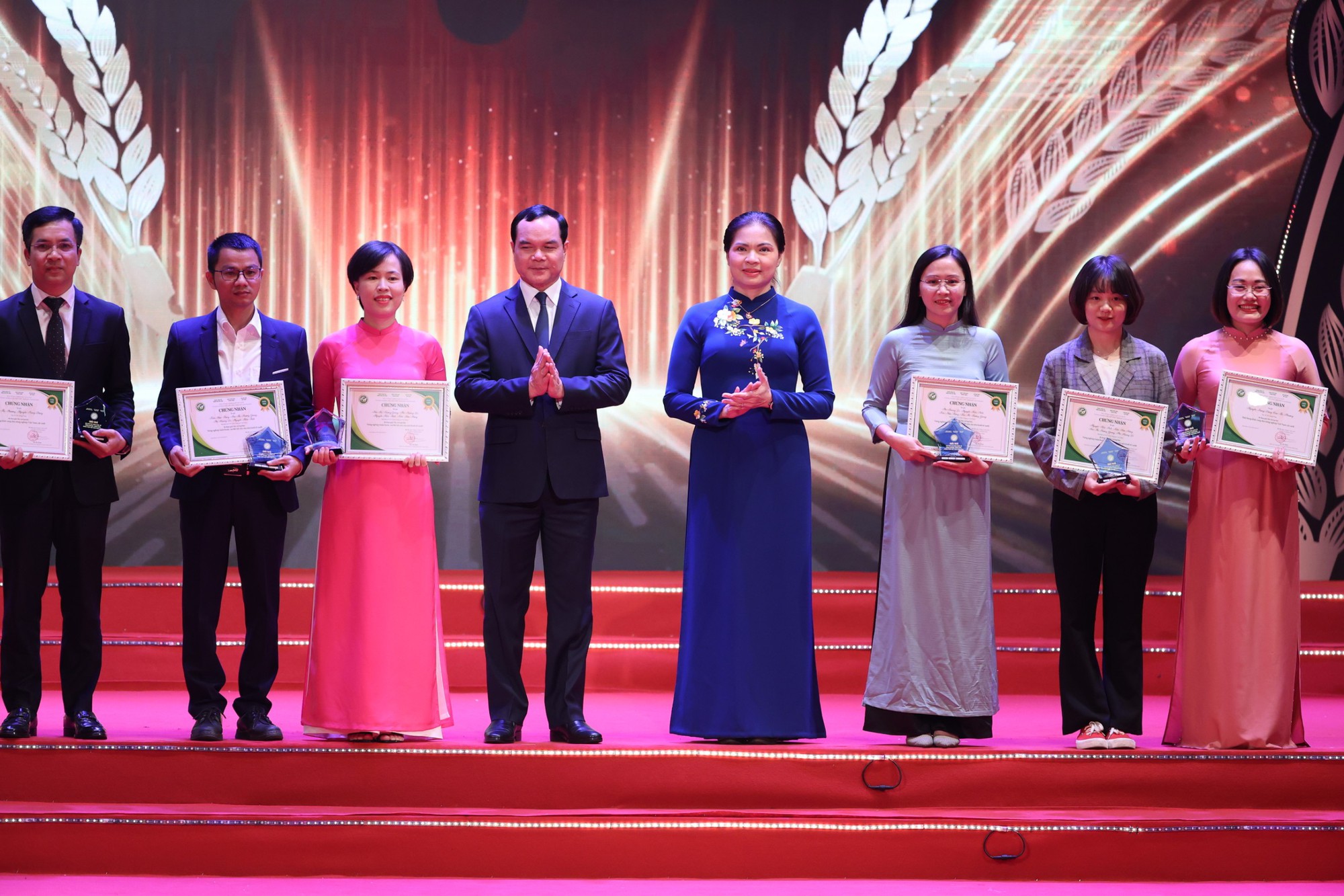 Trao giải &quot;Giải báo chí toàn quốc viết về nông nghiệp, nông dân, nông thôn Việt Nam năm 2023&quot; - Ảnh 1.