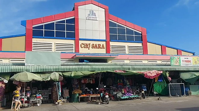 Công an bắt giữ đối tượng là học sinh có hành vi cướp tiệm vàng ở Bình Thuận - Ảnh 1.