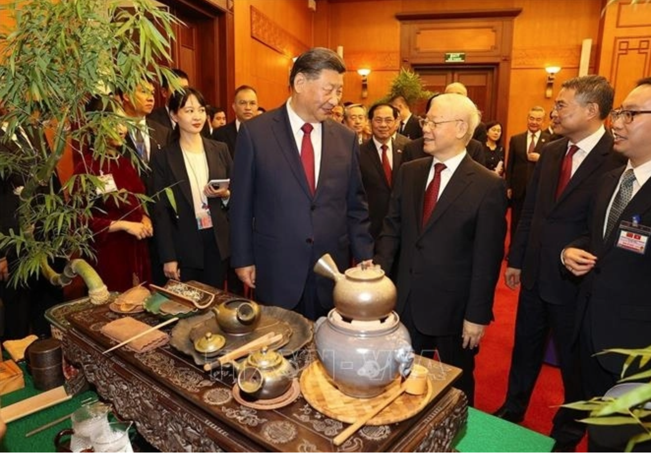 Tổng Bí thư Nguyễn Phú Trọng mời Tổng Bí thư Tập Cận Bình thưởng trà quý từ núi cao ướp hương 3 năm - Ảnh 1.