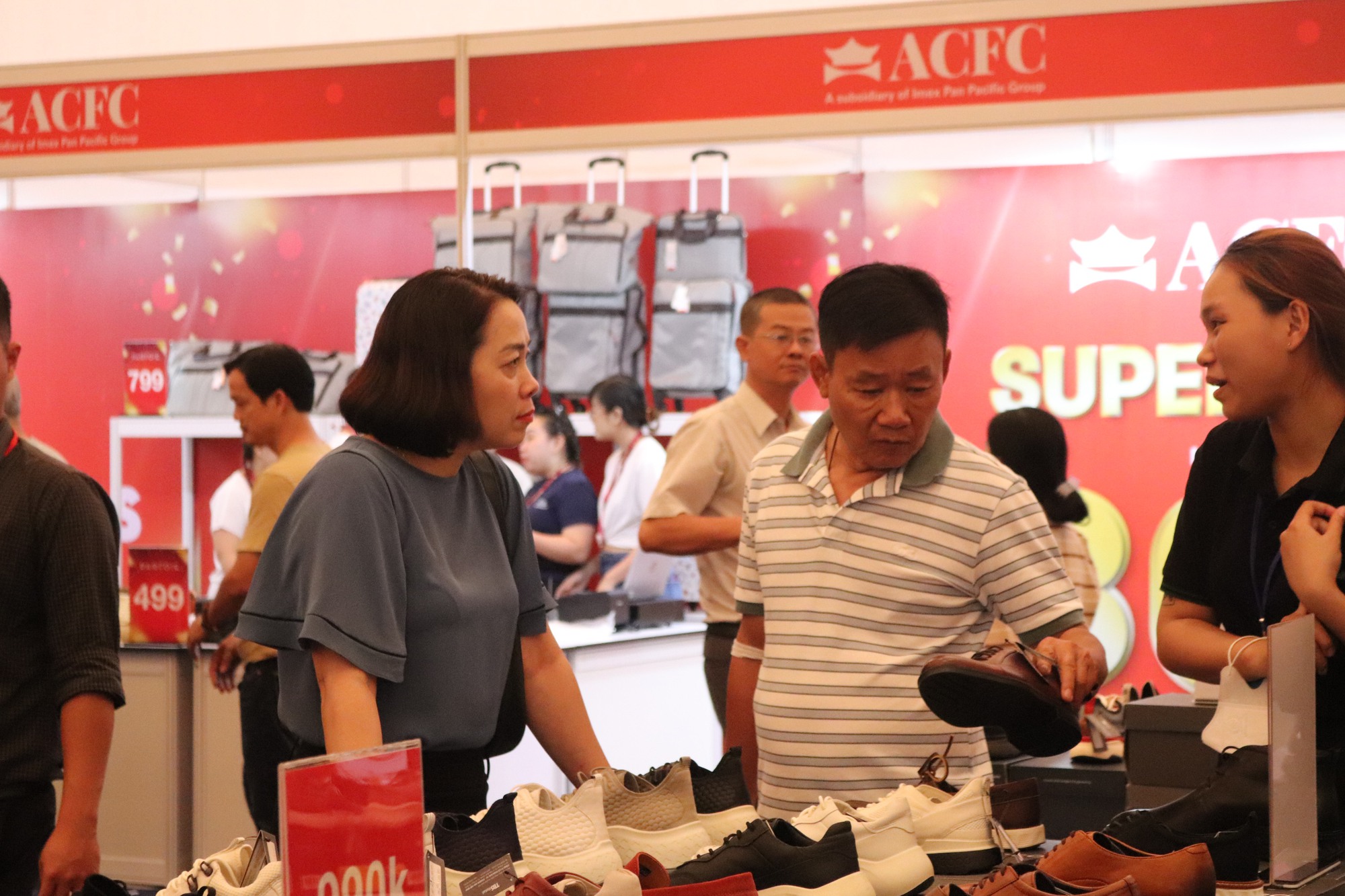 Sắp diễn ra khuyến mãi hàng hiệu tới 90% ngay phố đi bộ Nguyễn Huệ - Ảnh 2.