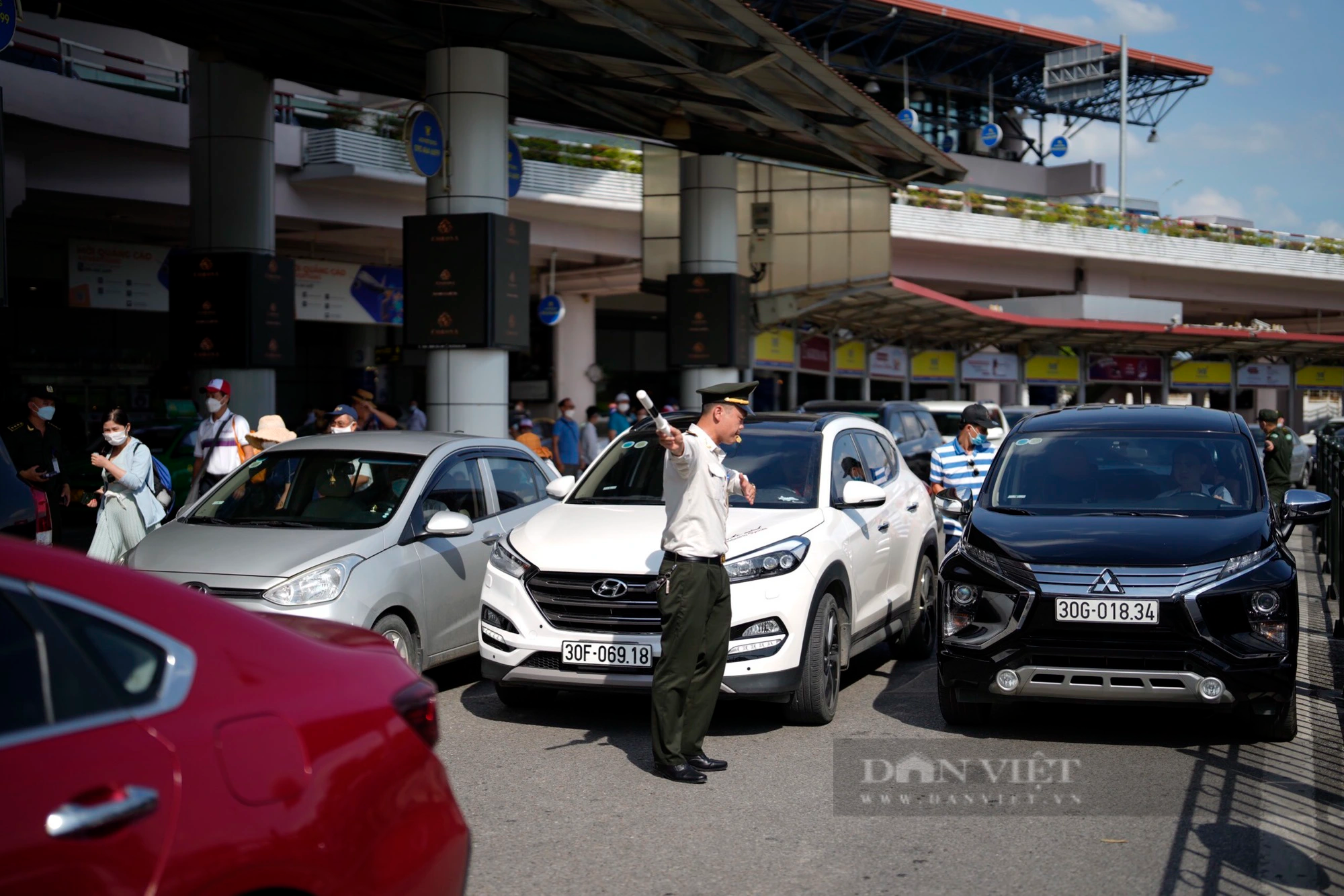 Thu phí phương tiện ra/vào sân bay từ nền tảng thu phí không dừng - Ảnh 1.