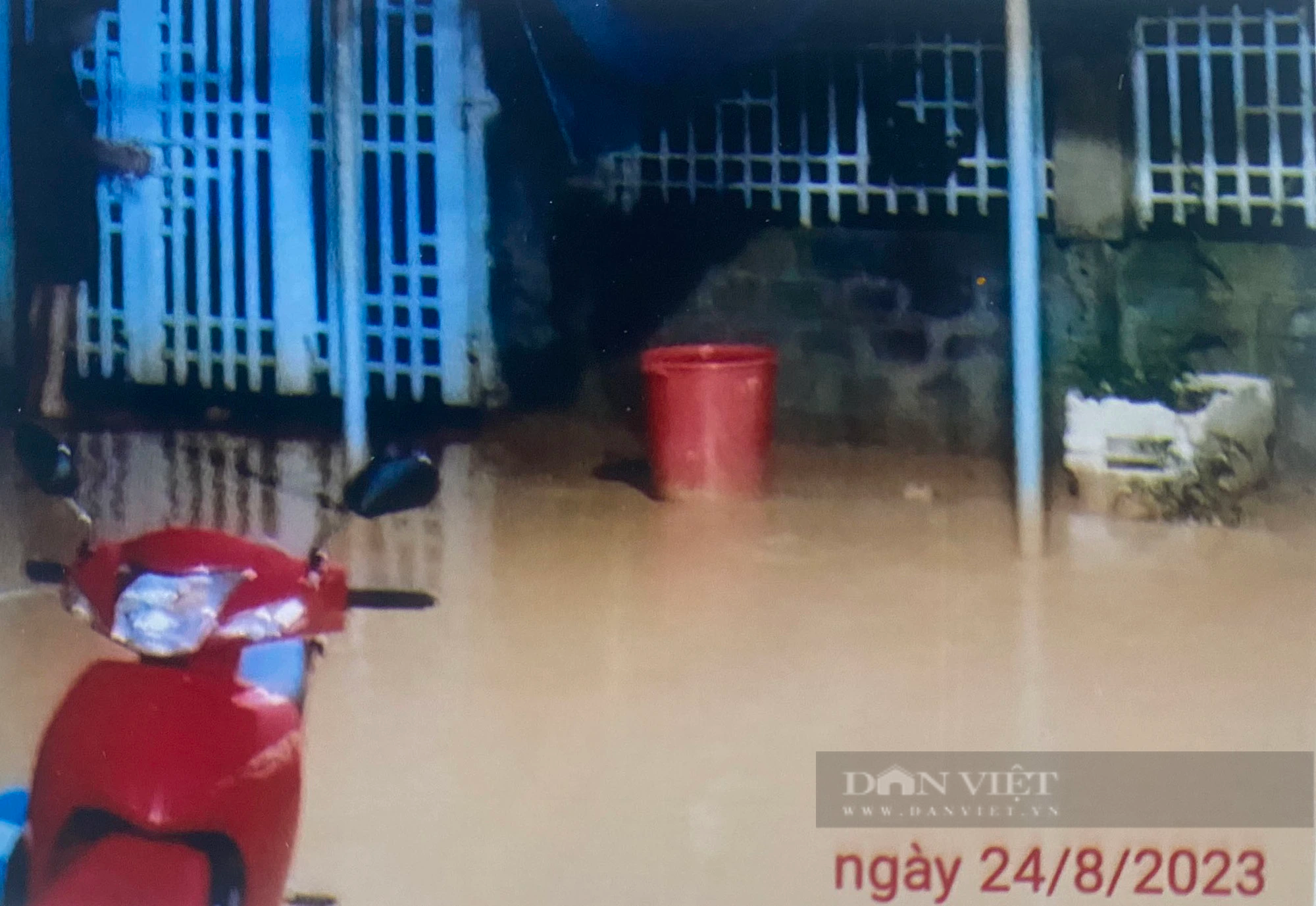 Hòa Bình: Người dân lo lắng khi nguồn nước sinh hoạt lấy từ đồi Chè vẩn đục - Ảnh 2.