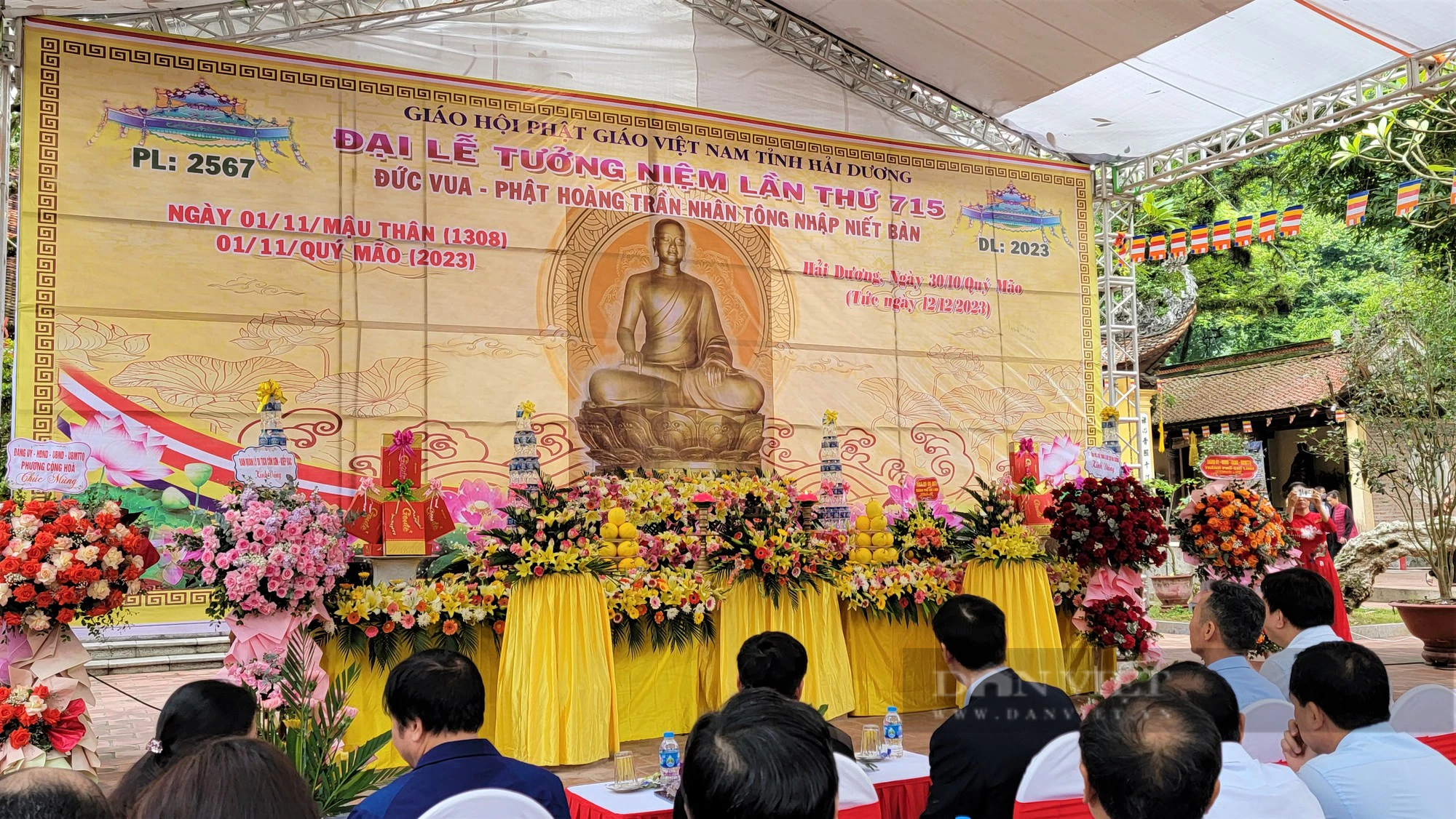 Đông đảo phật tử về chùa Côn Sơn dự Đại lễ tưởng niệm 715 năm ngày Phật Hoàng Trần Nhân Tông nhập niết bàn - Ảnh 6.