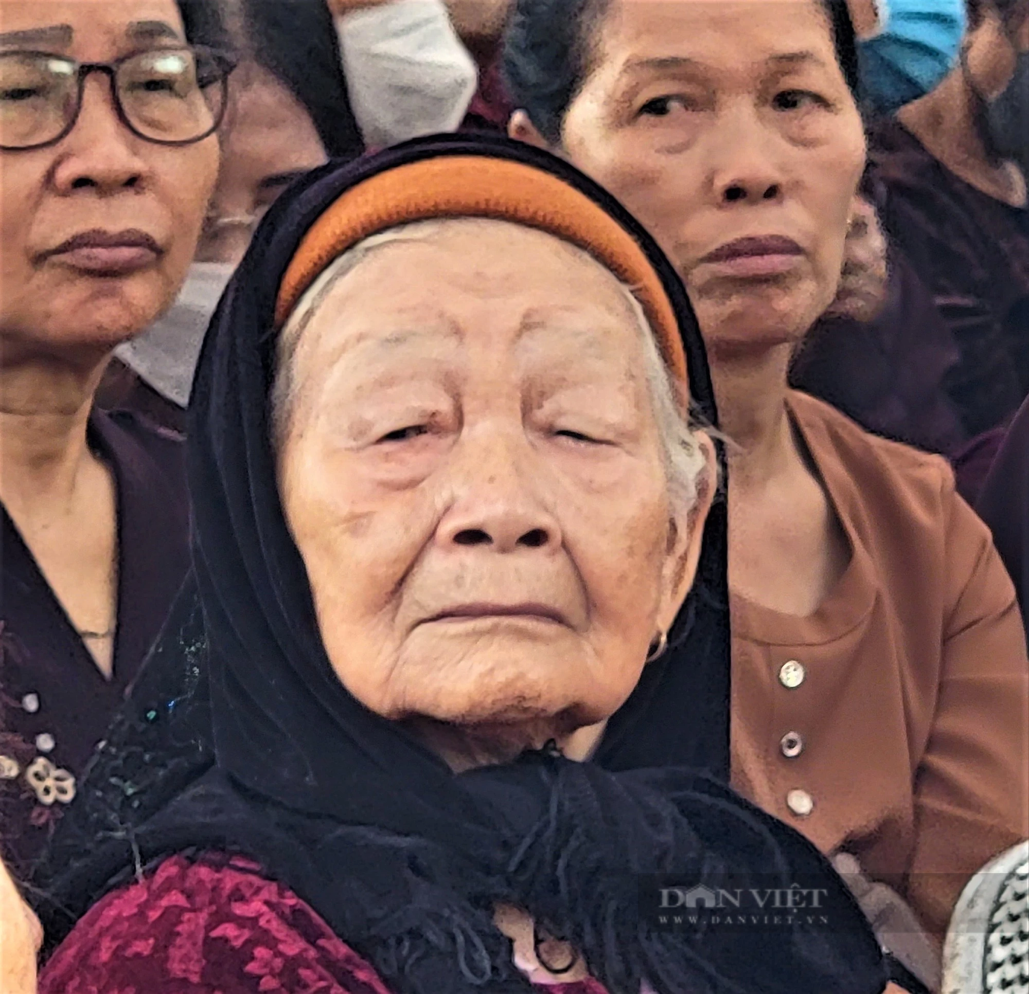 Đông đảo phật tử về chùa Côn Sơn dự Đại lễ tưởng niệm 715 năm ngày Phật Hoàng Trần Nhân Tông nhập niết bàn - Ảnh 11.
