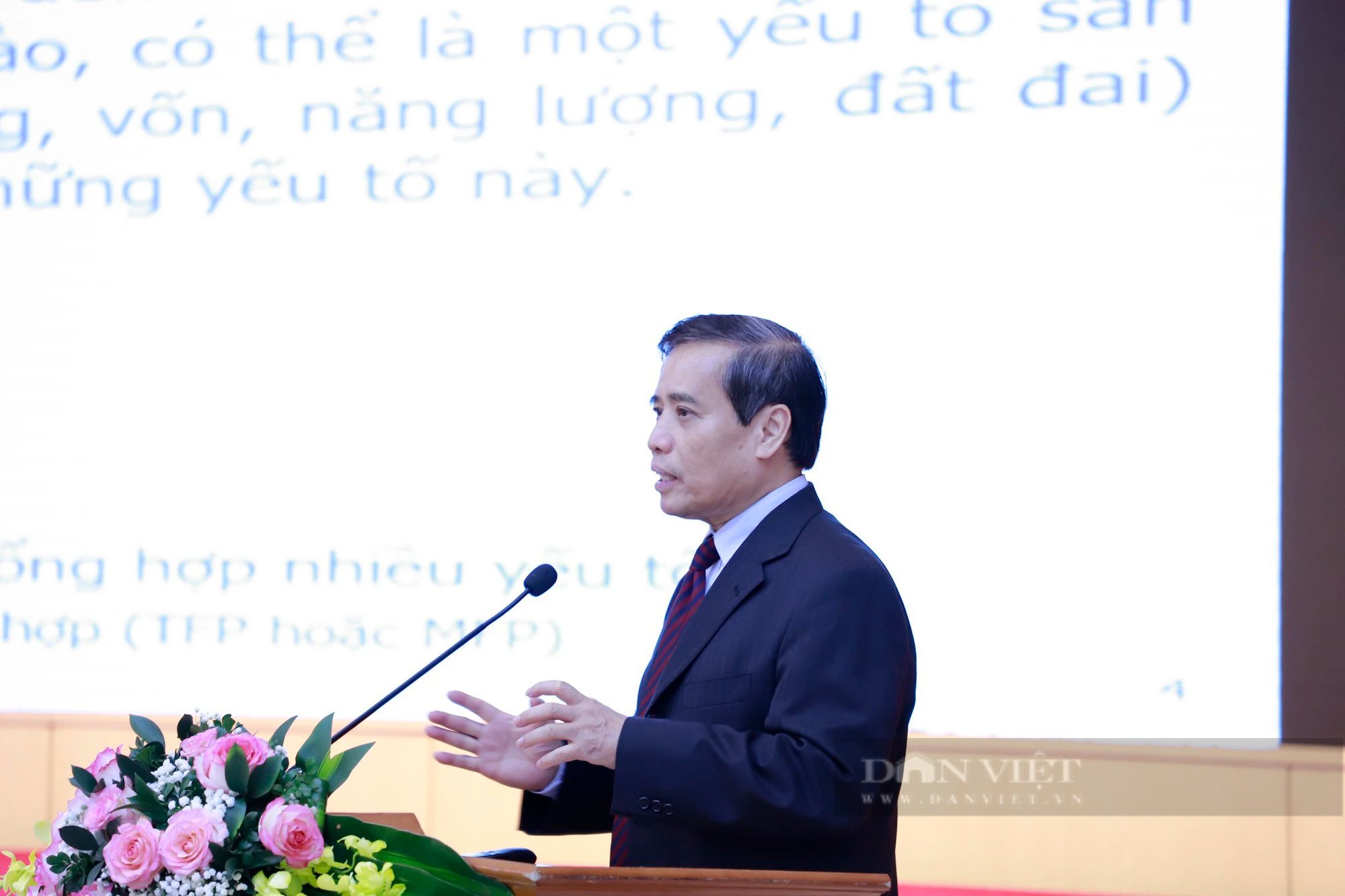 Bộ trưởng Huỳnh Thành Đạt: &quot;Chuyển dần từ gia tăng số lượng sang tăng năng suất, chất lượng lao động, ứng dụng KHCN&ĐMST&quot; - Ảnh 3.