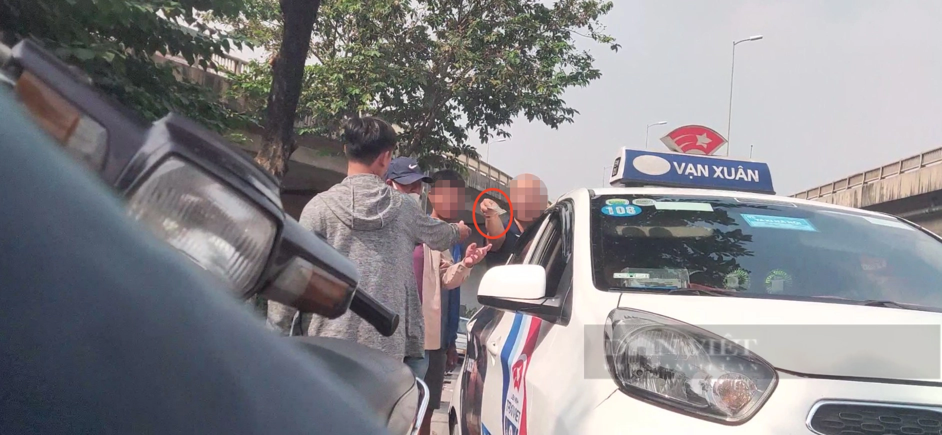 Vụ &quot;cò&quot; nhận tiền nhà xe, &quot;lũng đoạn&quot; gần Bến xe Nước Ngầm: Thanh tra vào cuộc - Ảnh 2.