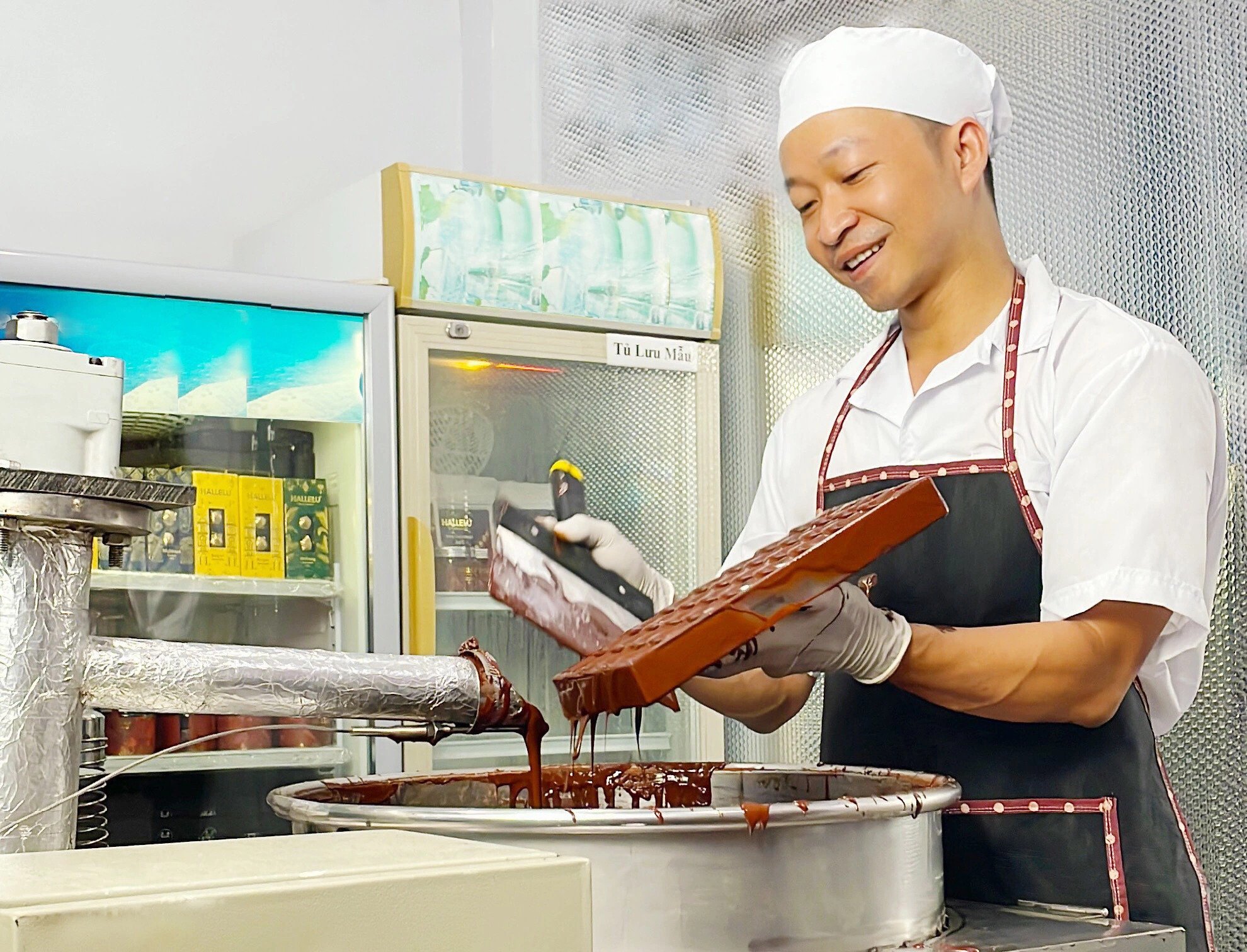 Bỏ lương &quot;khủng&quot;, chàng kỹ sư cơ khí khởi nghiệp thành công với trái cacao - Ảnh 3.