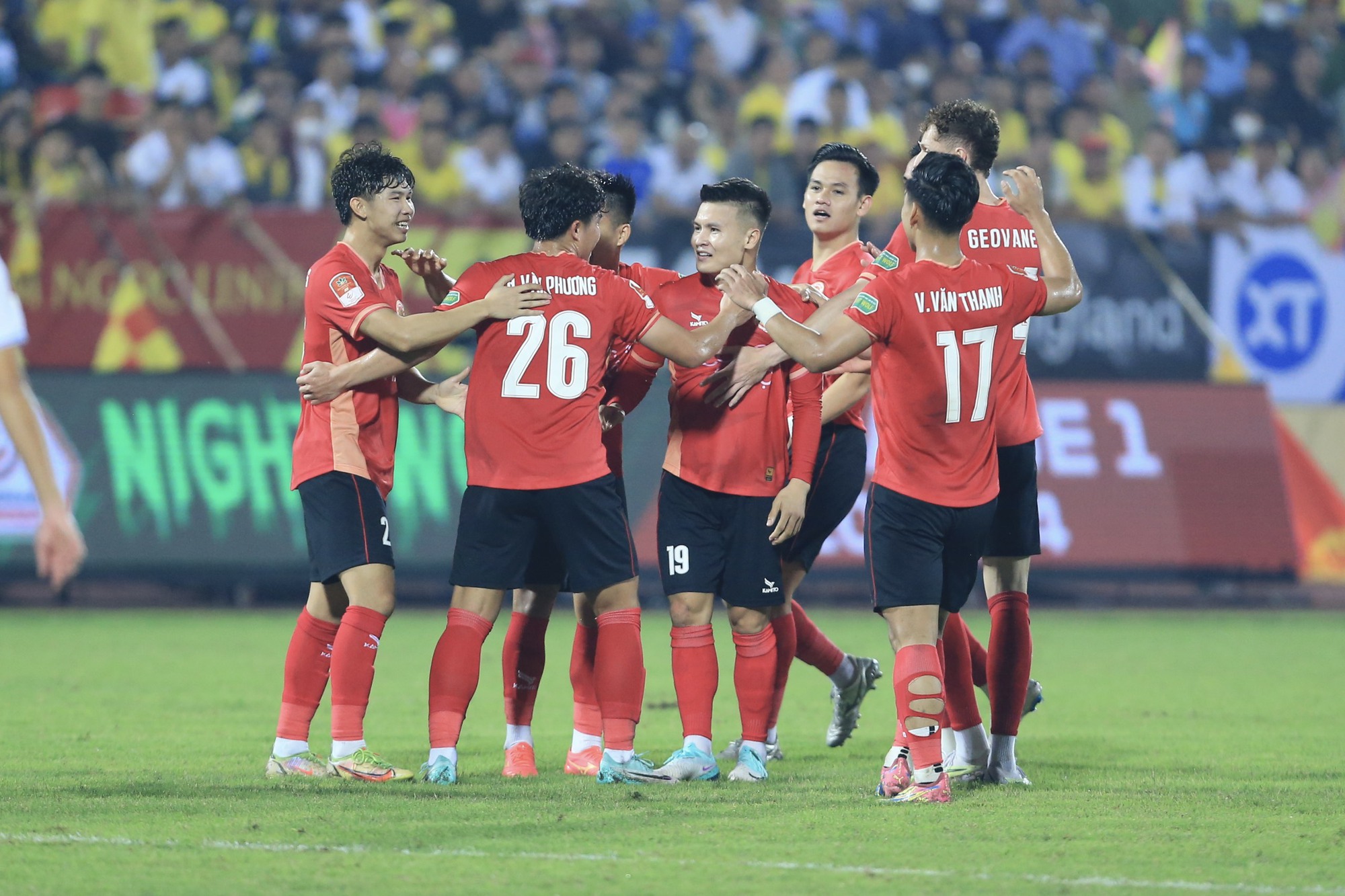 V.League &quot;nóng bỏng&quot; khi tuyển thủ chạy đua lọt vào &quot;mắt xanh&quot; HLV Troussier - Ảnh 4.