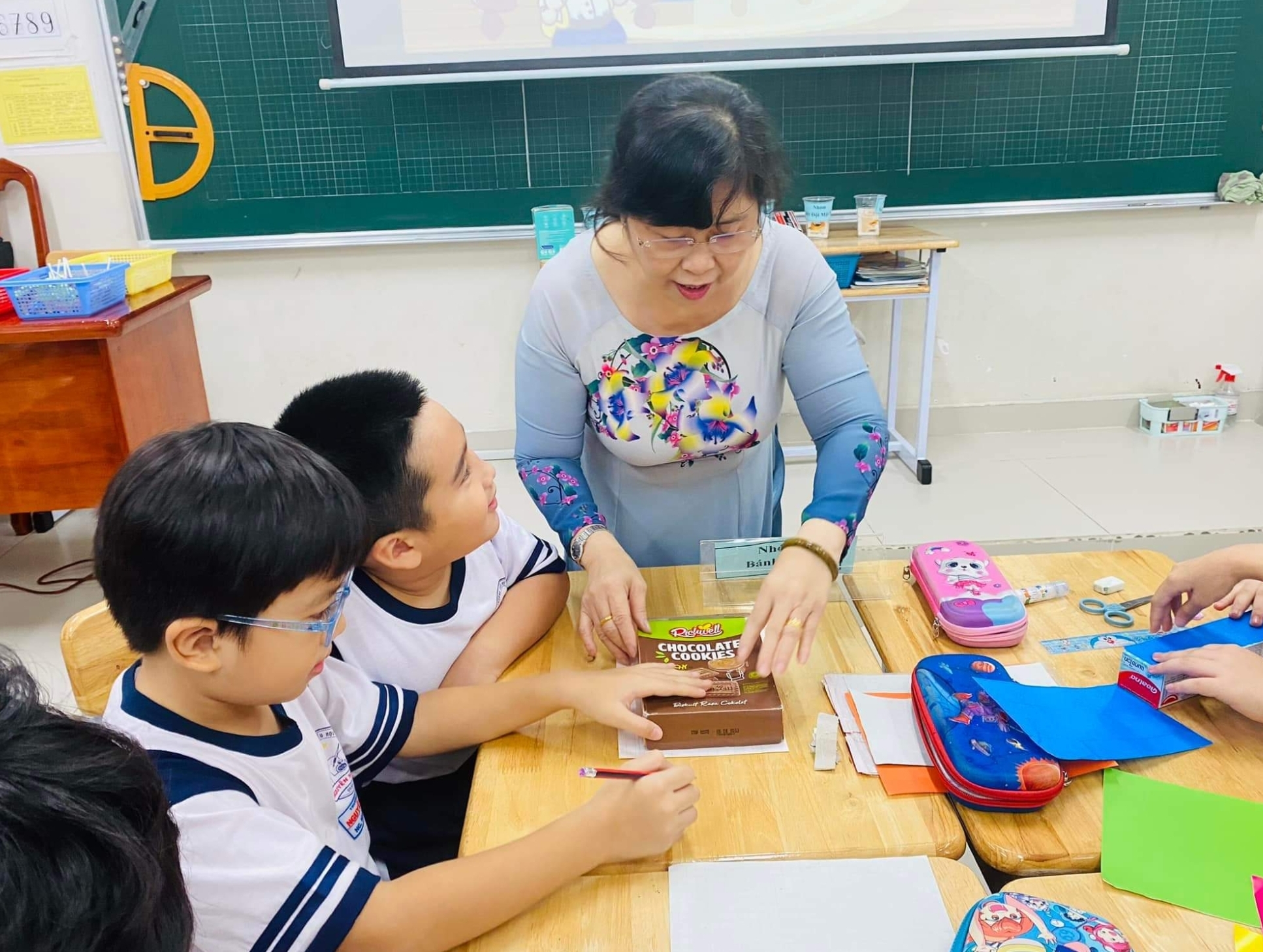 Quá nhiều học sinh giỏi, tiên tiến, liệu TP.HCM có đánh giá đúng năng lực học tập?  - Ảnh 1.