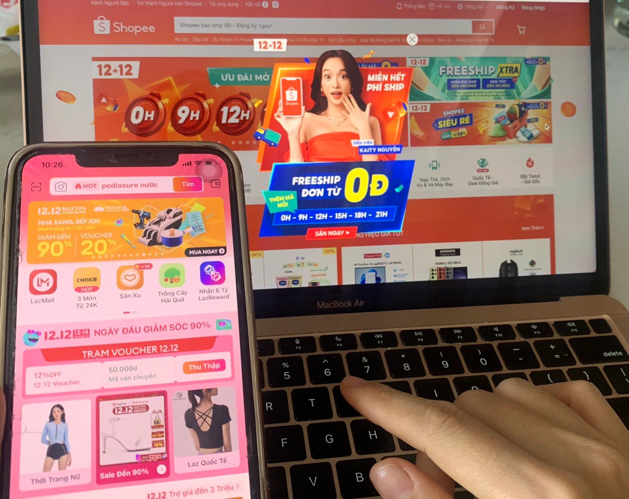 Ngày đôi 12/12: Chợ online khuyến mãi rộn ràng, chị em tranh thủ mua sắm trước Tết - Ảnh 3. Ngày đôi 12/12: Chợ online khuyến mãi rộn ràng, chị em tranh thủ mua sắm trước Tết - Ảnh 3.
