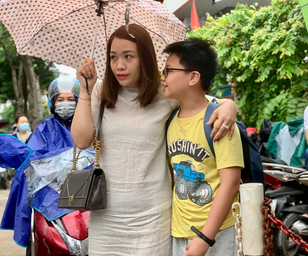 Mẹ tính kế chuyển con từ Hà Nội về quê để được học trường chuyên - Ảnh 1.