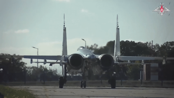 Nga nói phi công Ukraine tránh đối đầu tiêm kích Su-35 vì lý do này - Ảnh 11.