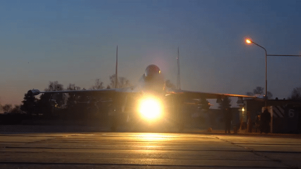 Nga nói phi công Ukraine tránh đối đầu tiêm kích Su-35 vì lý do này - Ảnh 15.