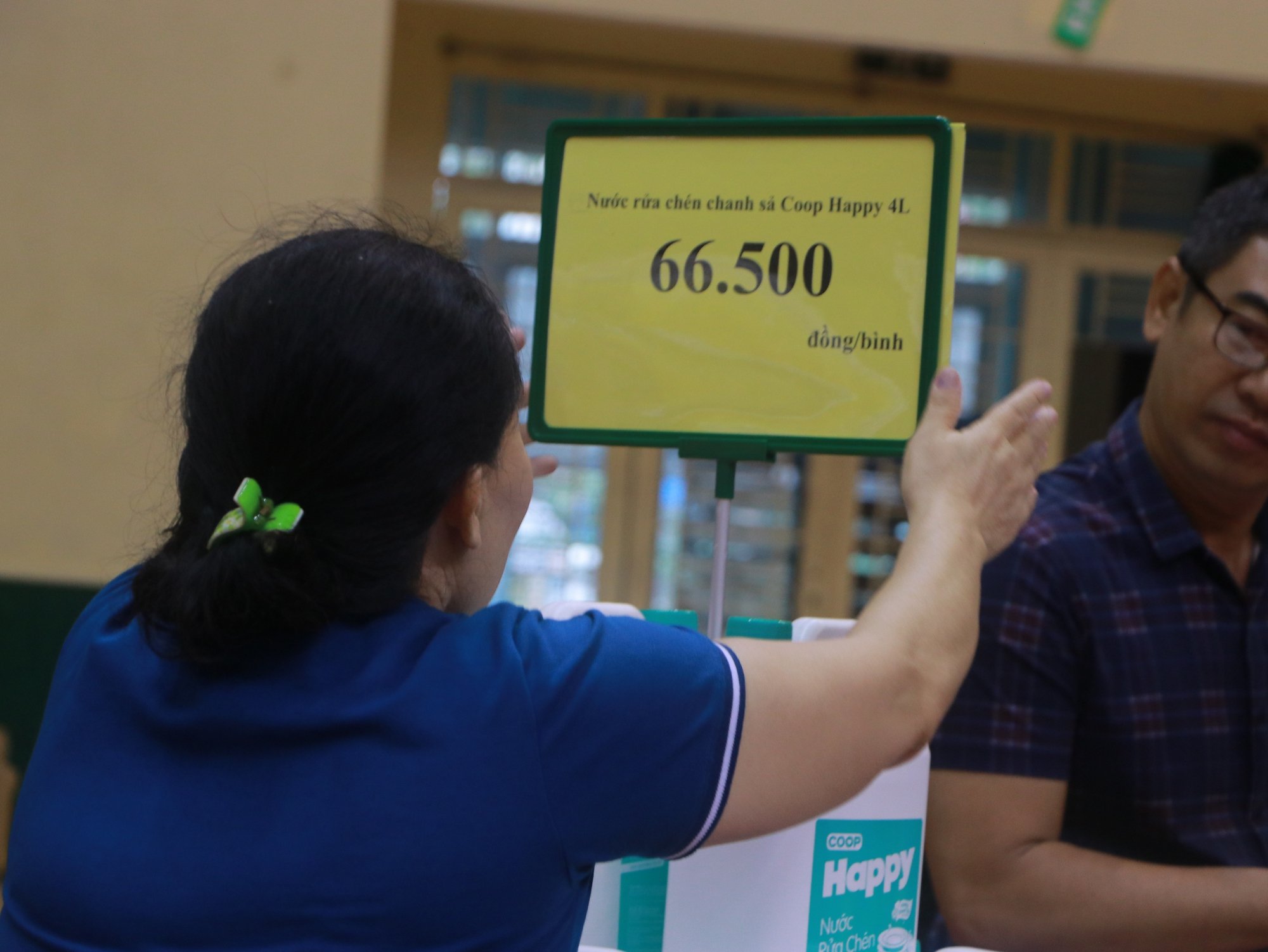 TP.HCM: Giảm giá sâu 2 ngày cận Tết với mặt hàng thiết yếu - Ảnh 3.