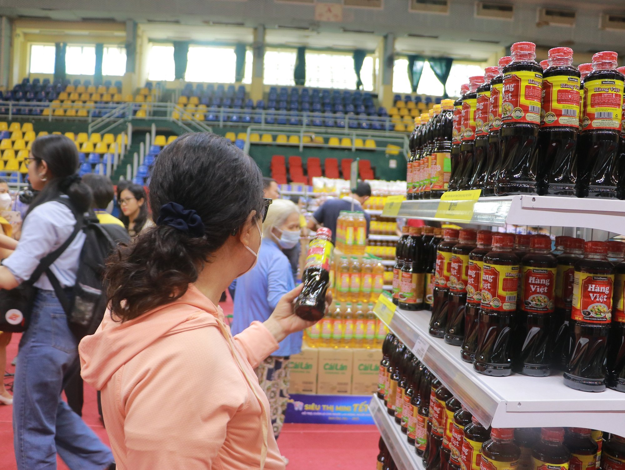 TP.HCM: Giảm giá sâu 2 ngày cận Tết với mặt hàng thiết yếu - Ảnh 5.