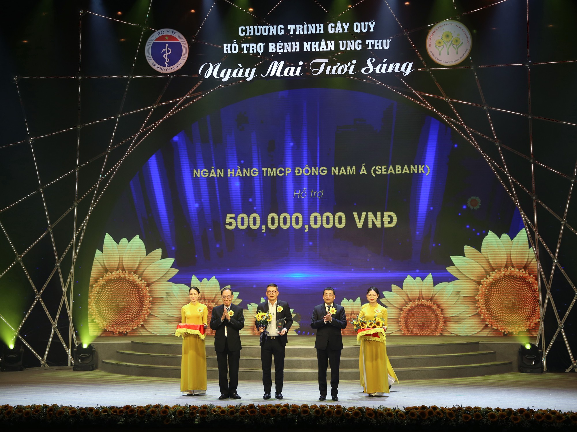 SeABank nhận bằng tri ân tài trợ quỹ vì ngày mai tươi sáng.