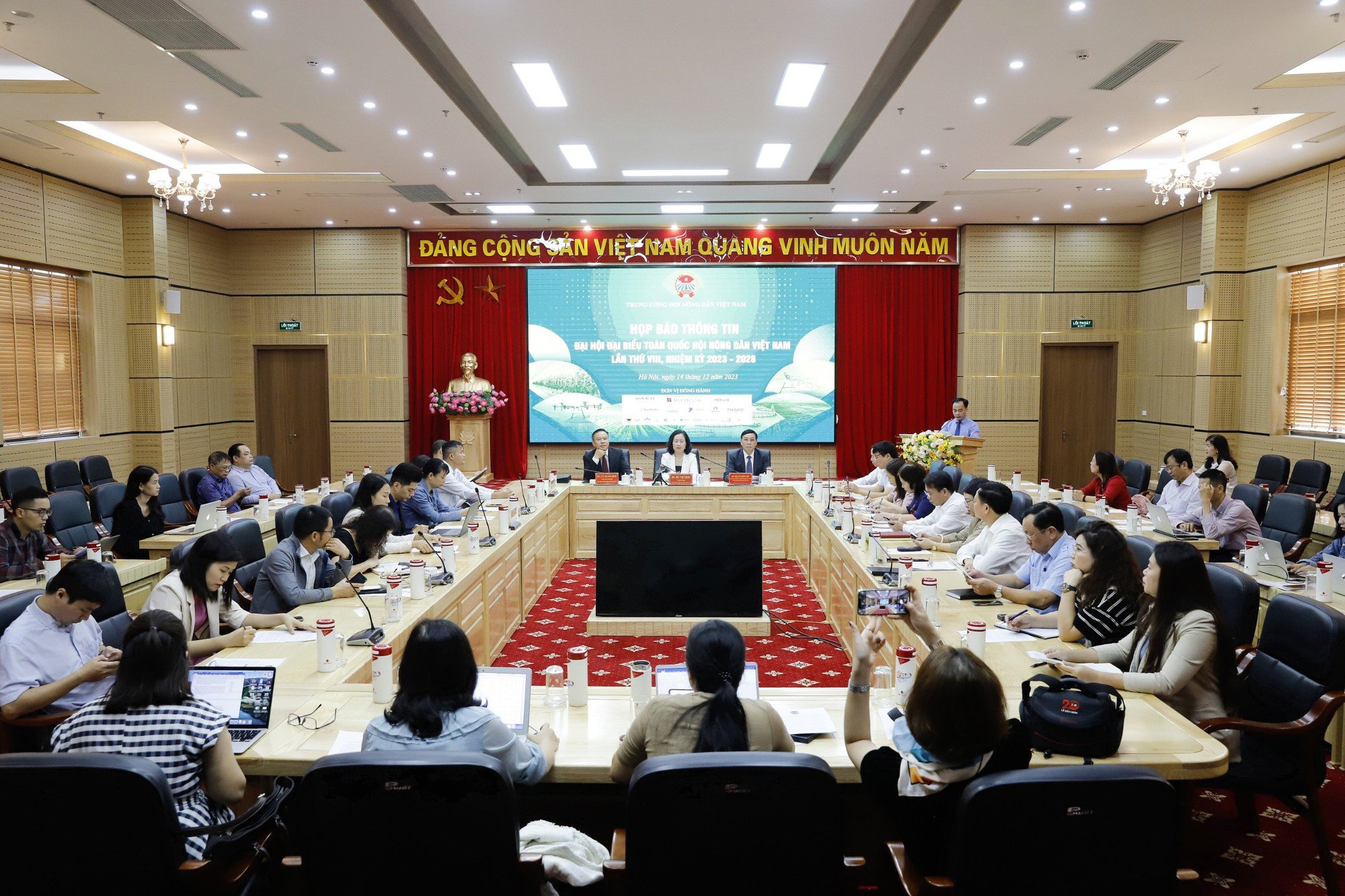 Nâng cao thu nhập cho nông dân &quot;không có con đường nào khác&quot; phải tham gia phát triển kinh tế tập thể - Ảnh 1.