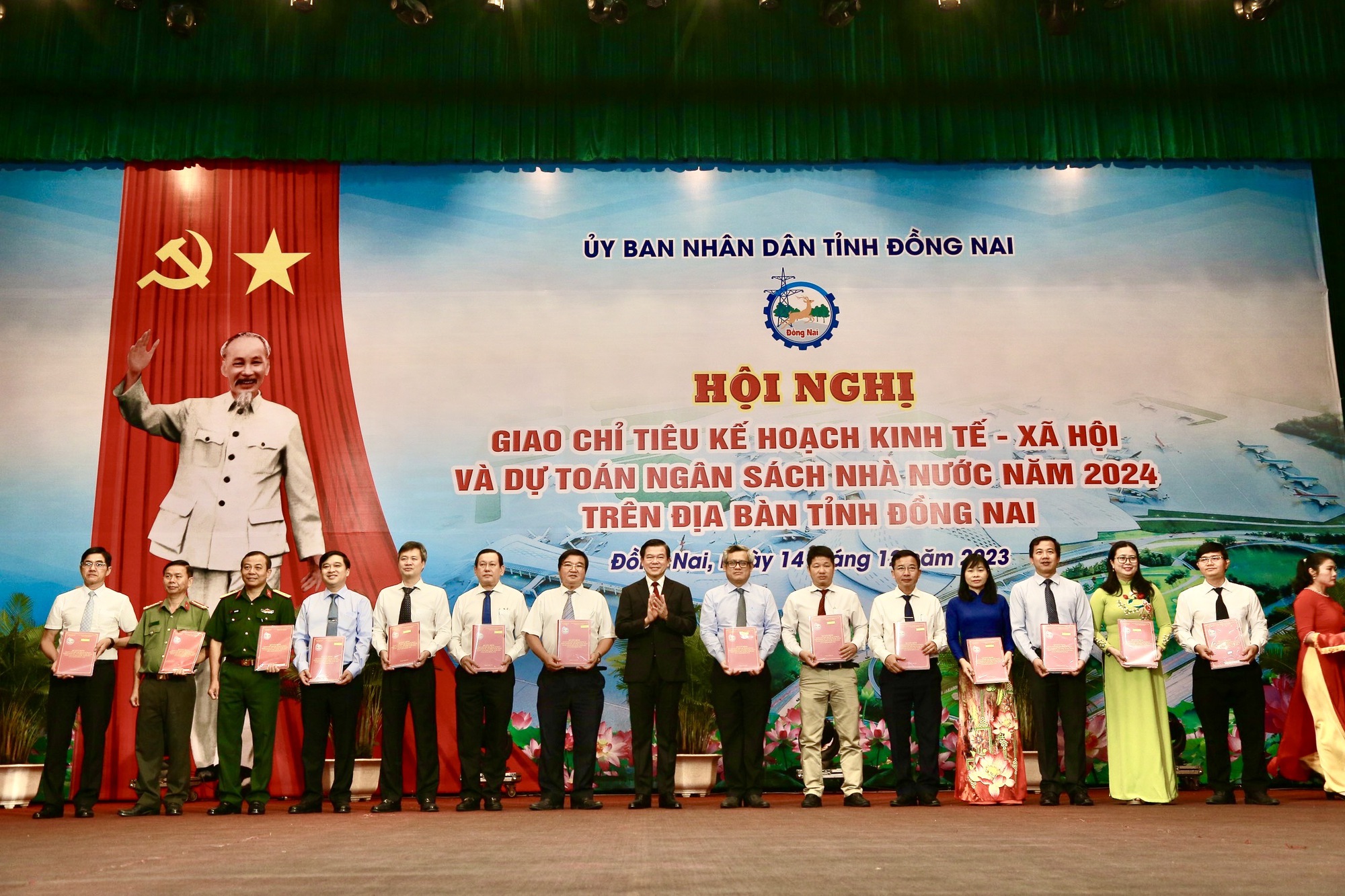 Đồng Nai phấn đấu đạt 31 chỉ tiêu, GRDP tăng 6,5-7,0% trong năm 2024 - Ảnh 2.
