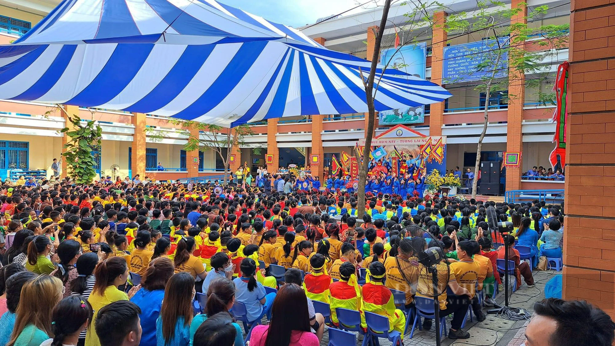 Ngày hội giao lưu &quot;Em yêu sử Việt&quot;: Hoàng tráng, mãn nhãn, ý nghĩa - Ảnh 1.