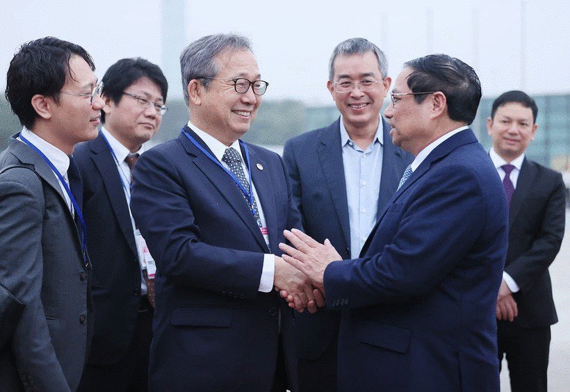 Thủ tướng lên đường dự Hội nghị Cấp cao kỷ niệm 50 năm quan hệ ASEAN-Nhật Bản  - Ảnh 1.