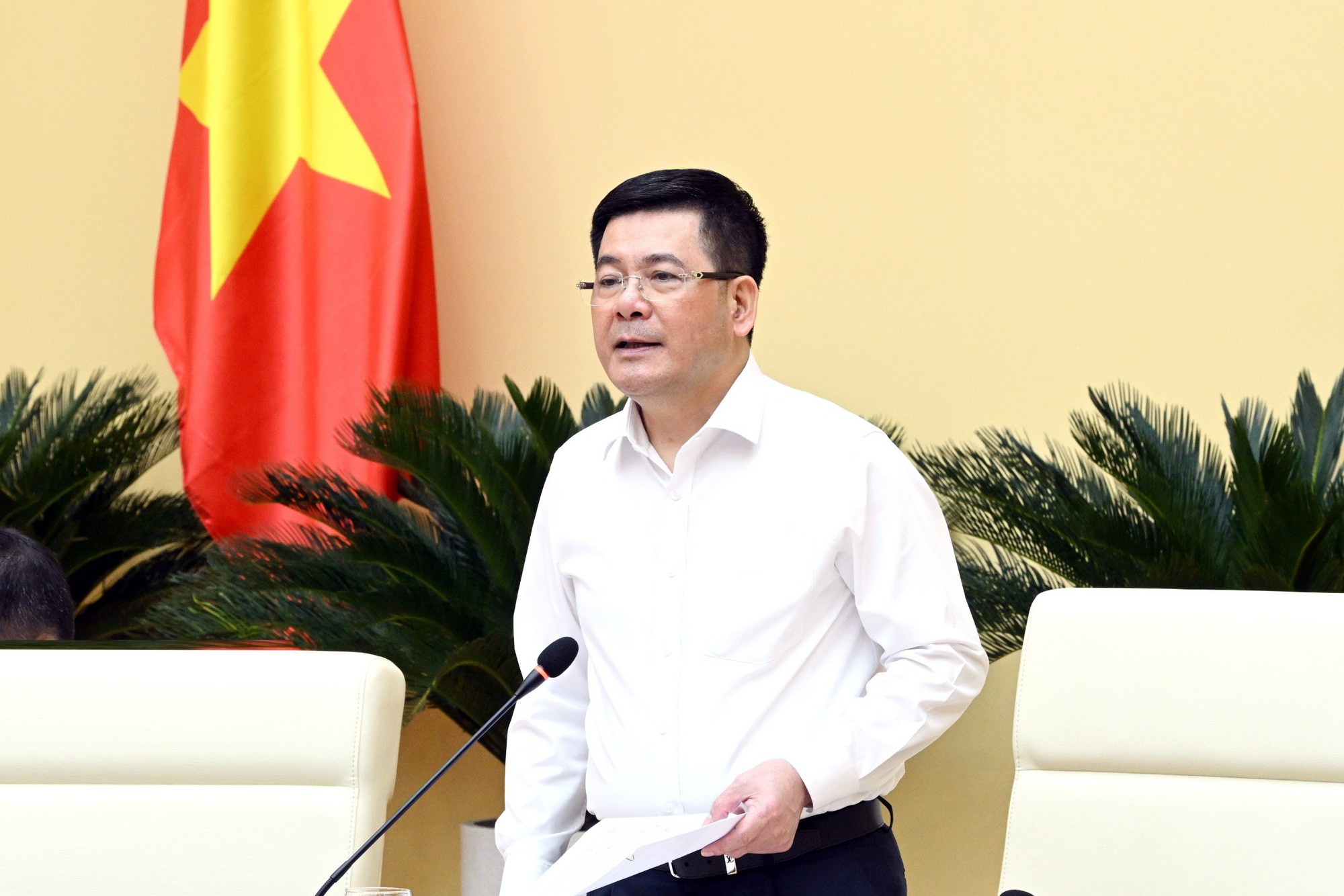 Họp nóng với các &quot;ông lớn&quot; năng lượng, Bộ trưởng Công Thương nói xin cơ chế đặc thù cho điện khí, điện gió ngoài khơi - Ảnh 2.