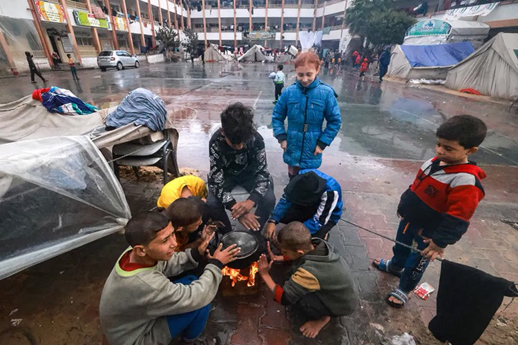 Bệnh dịch lây lan ở Gaza khi hệ thống y tế sụp đổ - Ảnh 10.