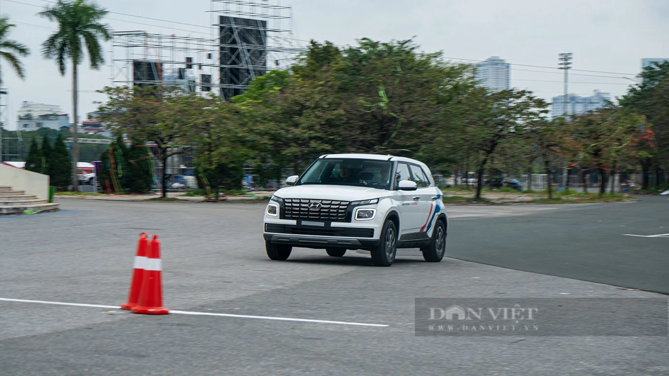 Cầm lái Hyundai Venue 2024 và những điểm &quot;ăn đứt&quot; Toyota Raize, KIA Sonet - Ảnh 5.