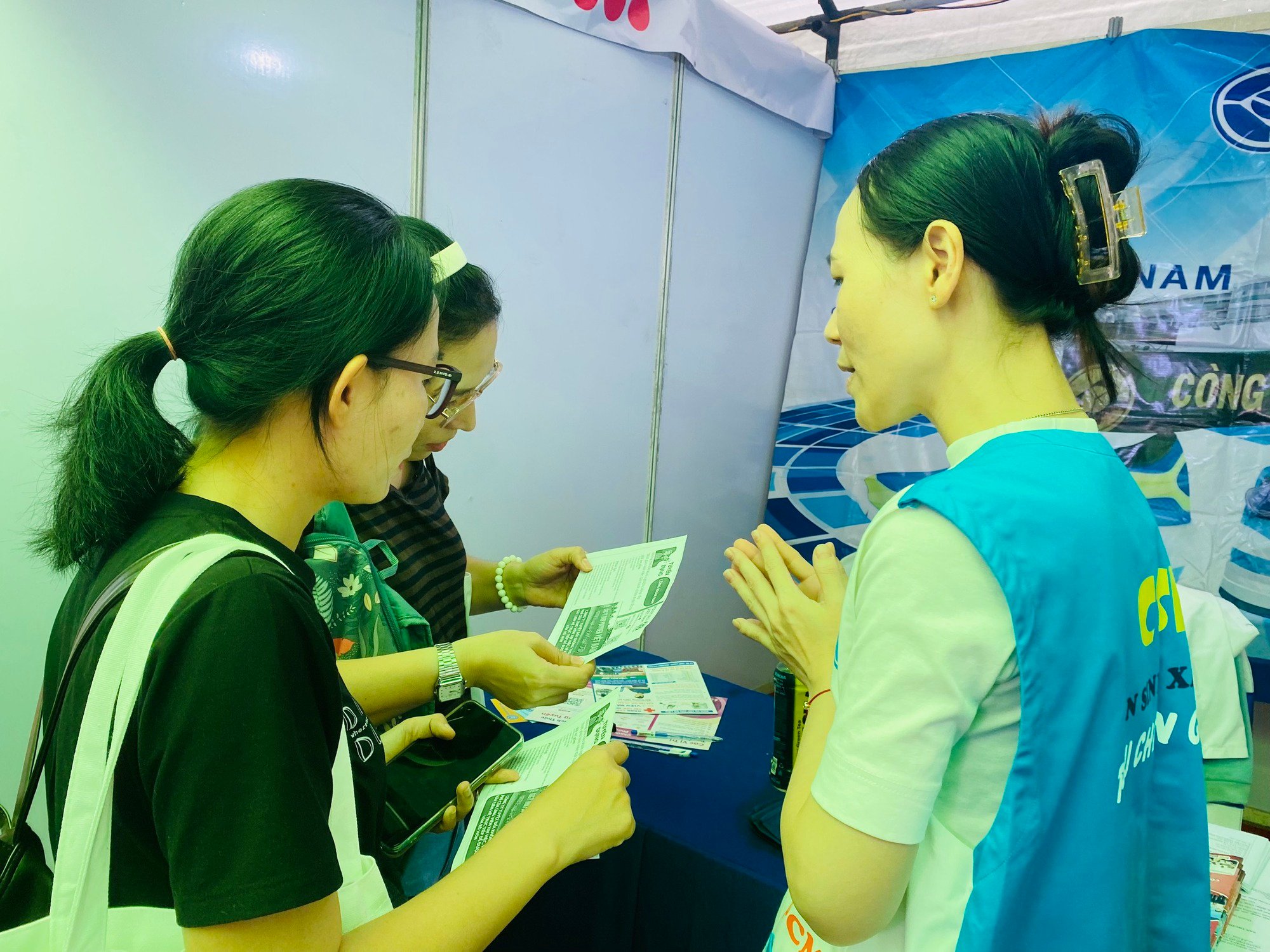 Gần 20.000 vị trí việc làm cuối năm dành cho người lao động tại TP.HCM - Ảnh 4.