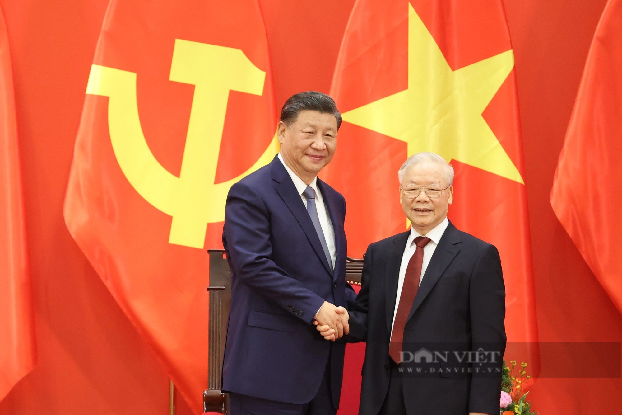 Ảnh thế giới 7 ngày qua: Ông Joe Biden và Zelensky hội đàm, binh sĩ Ukraine điều khiển UAV cảm tử - Ảnh 1.