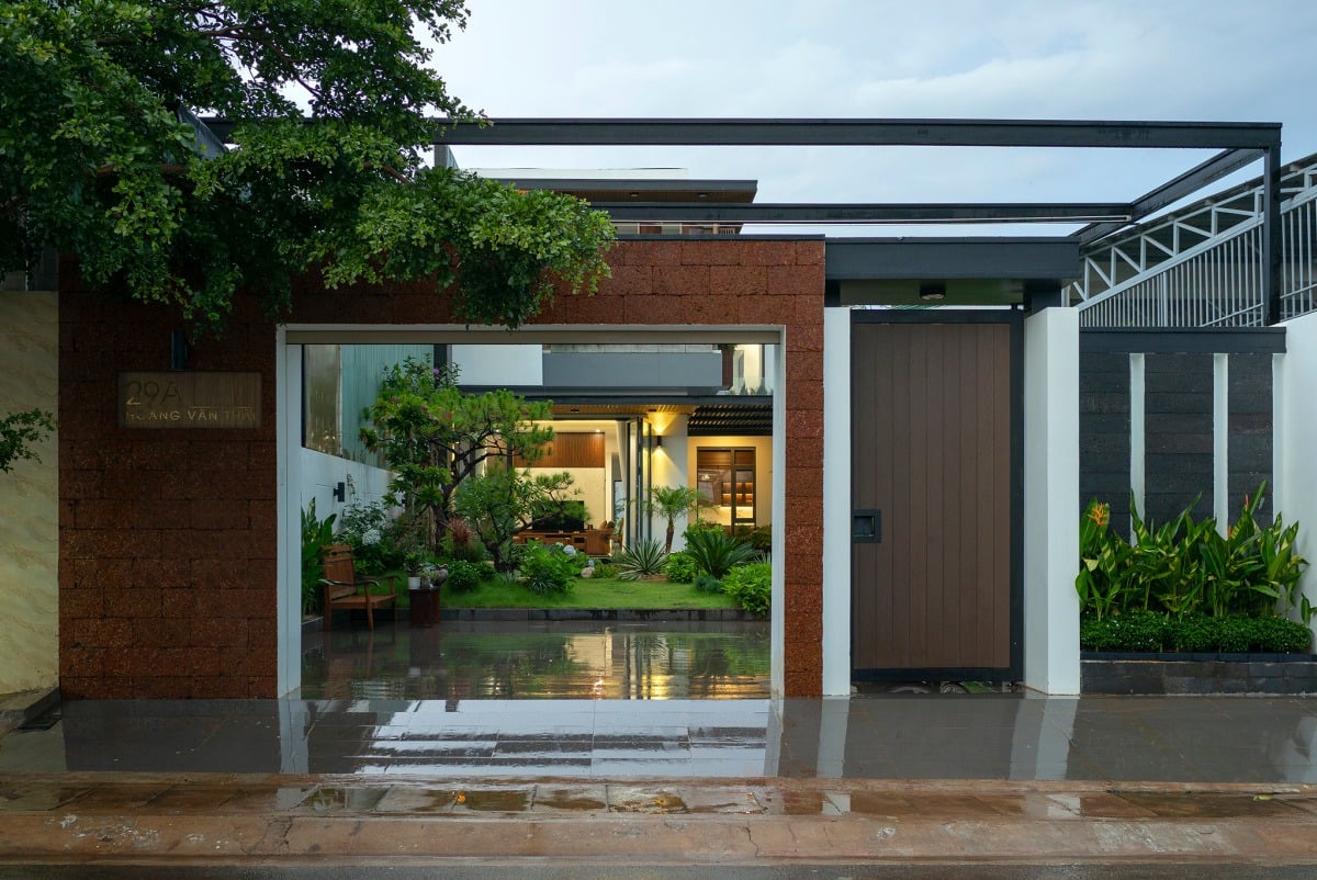 Nhà hướng Tây xây lùi nhường chỗ cho cảnh quan sân vườn - Ảnh 2.