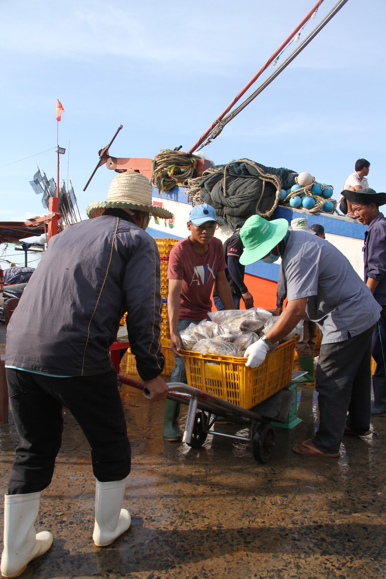Huyện Đông Hải, tỉnh Bạc Liêu làm gì mà dân “rủ” nhau thoát nghèo liên tiếp cùng nhau xây dựng quê hương - Ảnh 3.