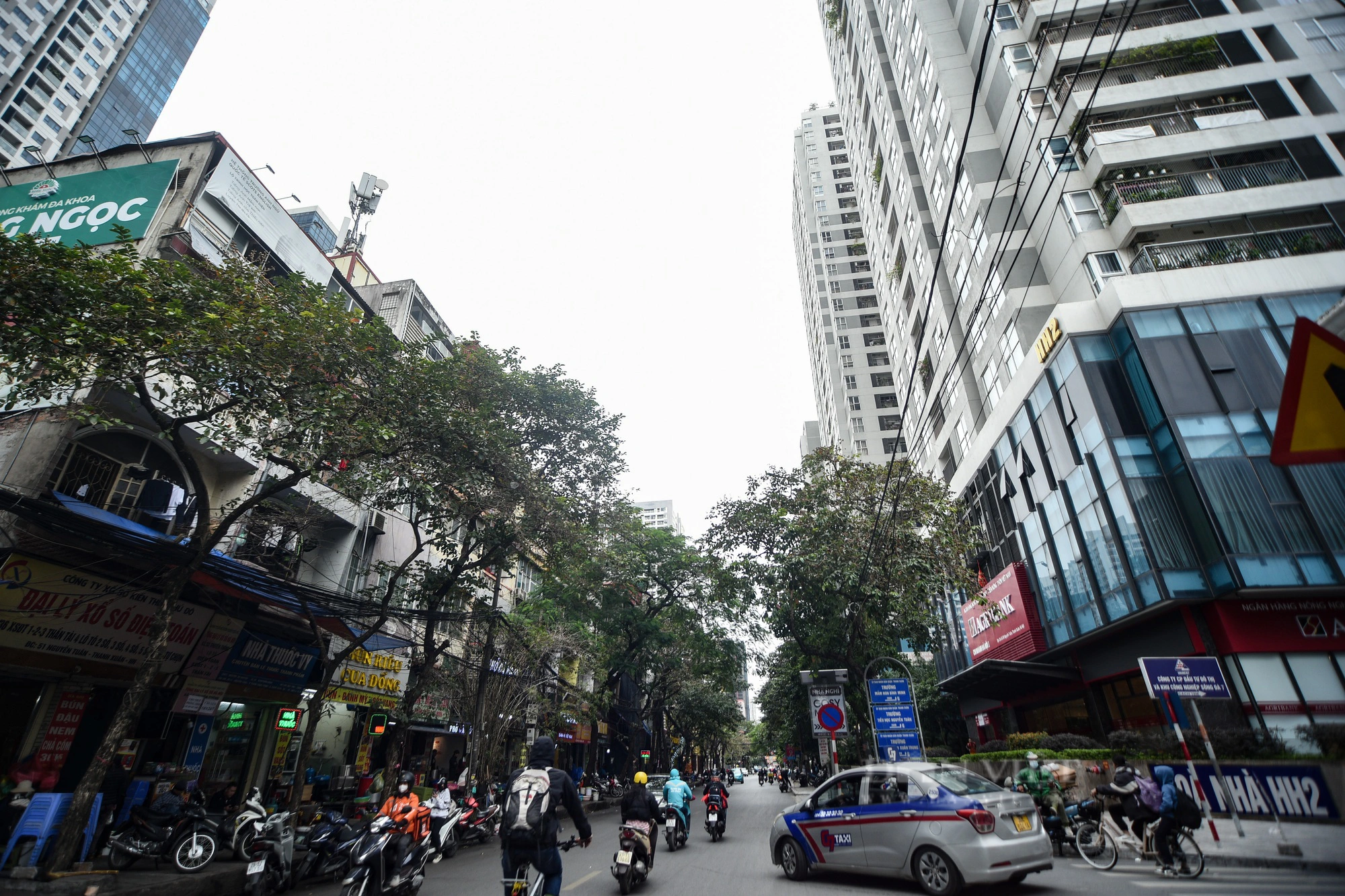 Hiện trạng tuyến đường ở Hà Nội sắp được chi 400 tỷ đồng để mở rộng - Ảnh 6.