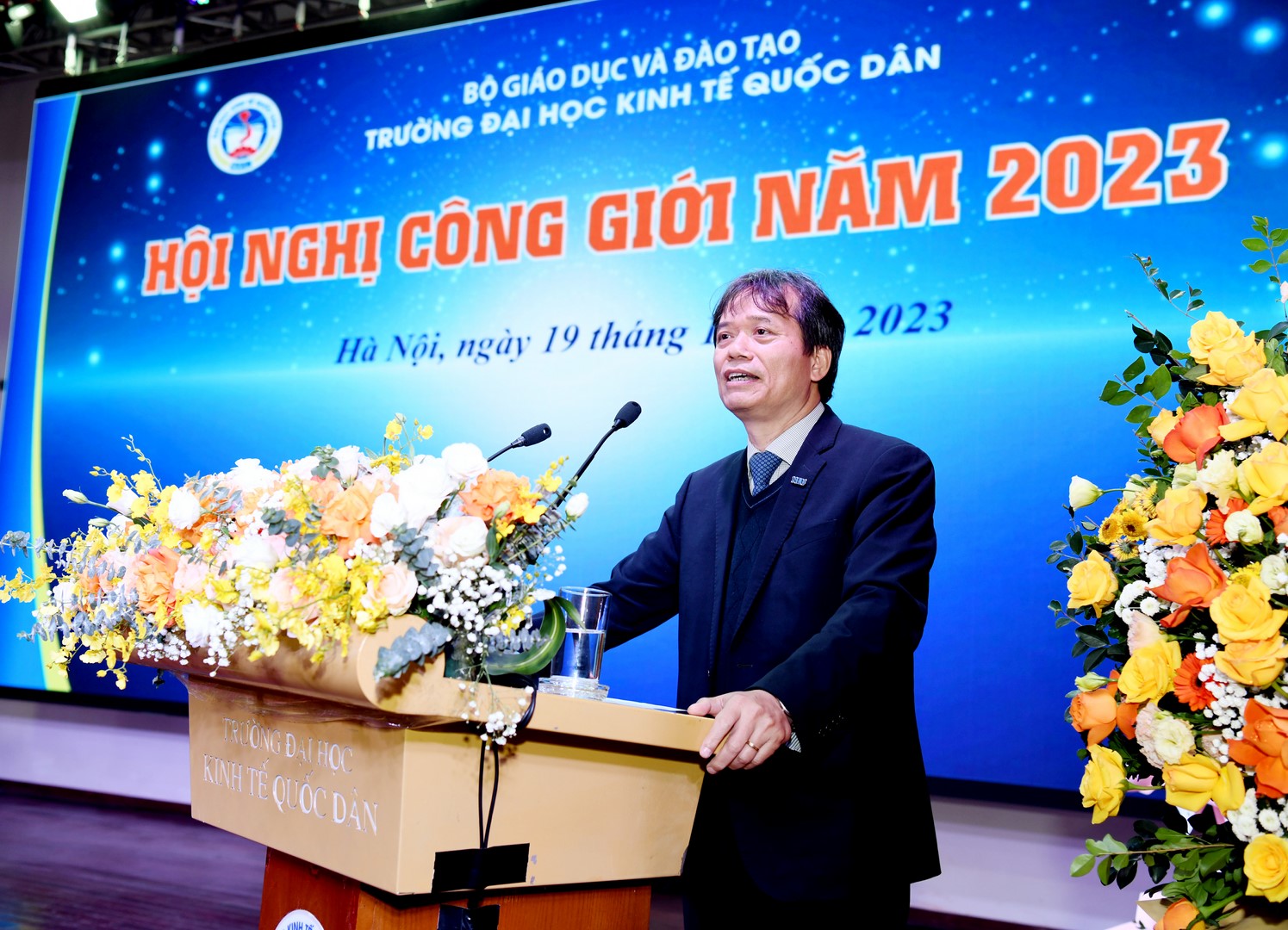 Doanh nghiệp lý giải &quot;sinh viên các trường Kinh tế top đầu sau tốt nghiệp vẫn cần đào tạo lại&quot; - Ảnh 2.