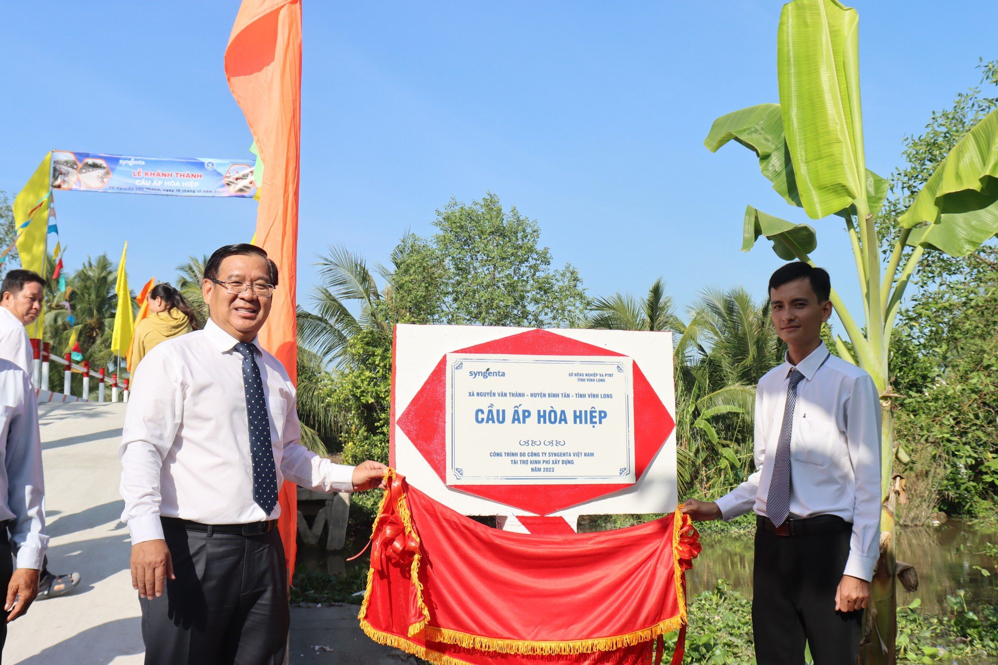 Xây thêm 5 cây cầu trị giá 1 tỷ đồng góp vào hành trình 30 năm chia sẻ yêu thương của Syngenta - Ảnh 2.