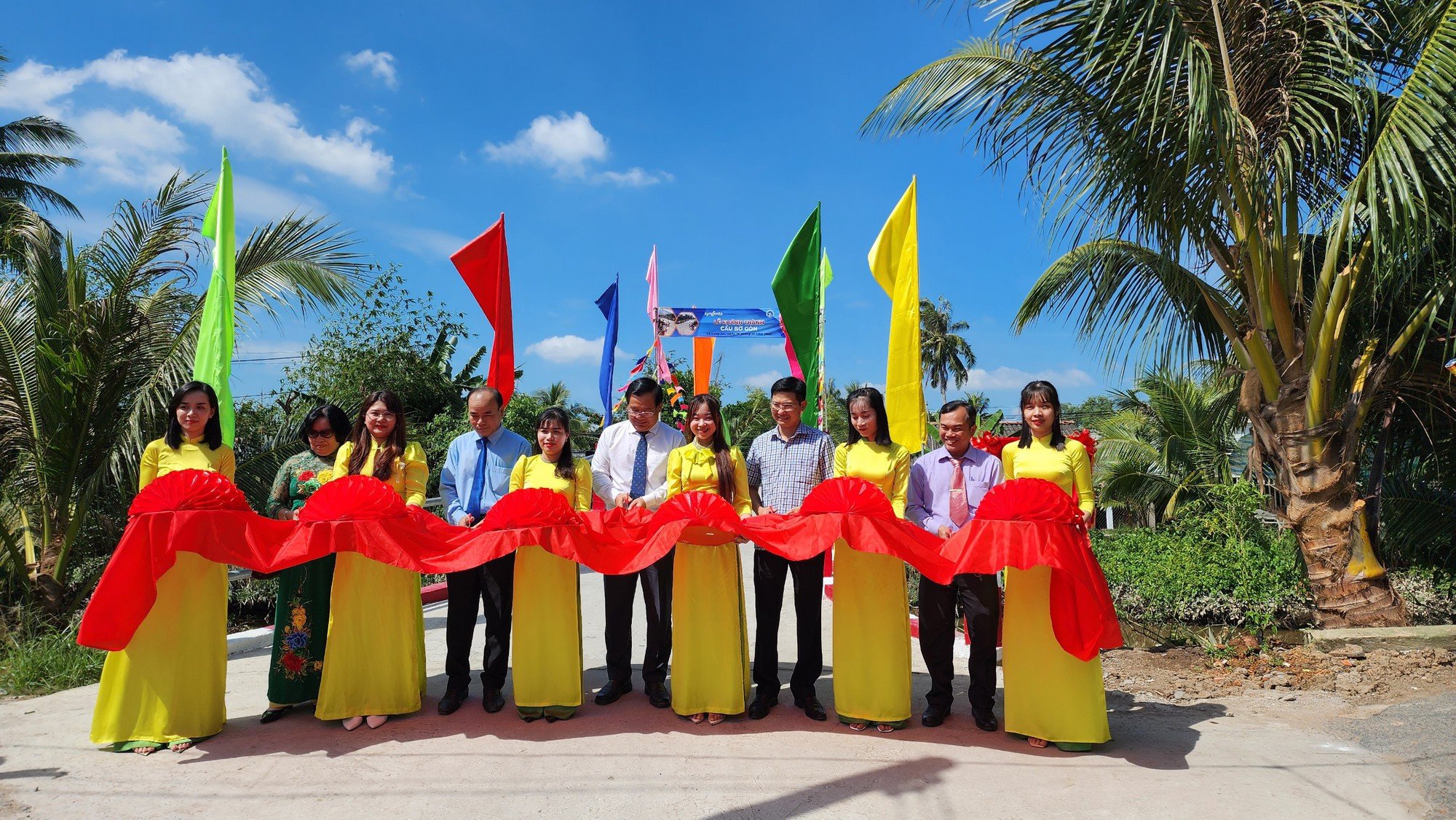 Xây thêm 5 cây cầu trị giá 1 tỷ đồng góp vào hành trình 30 năm chia sẻ yêu thương của Syngenta - Ảnh 1.