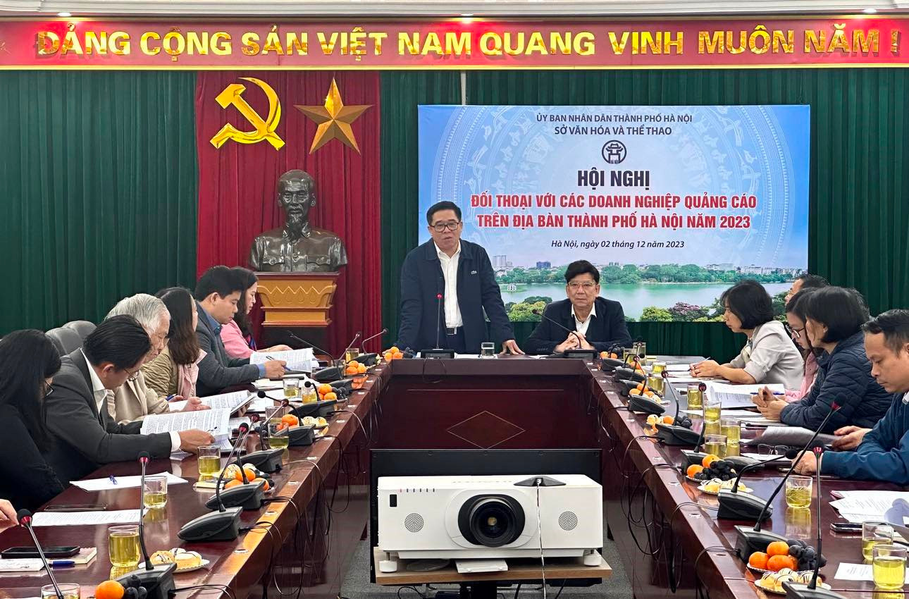 Sẽ hạn chế biển quảng cáo ở khu vực phố cổ Hà Nội - Ảnh 1.
