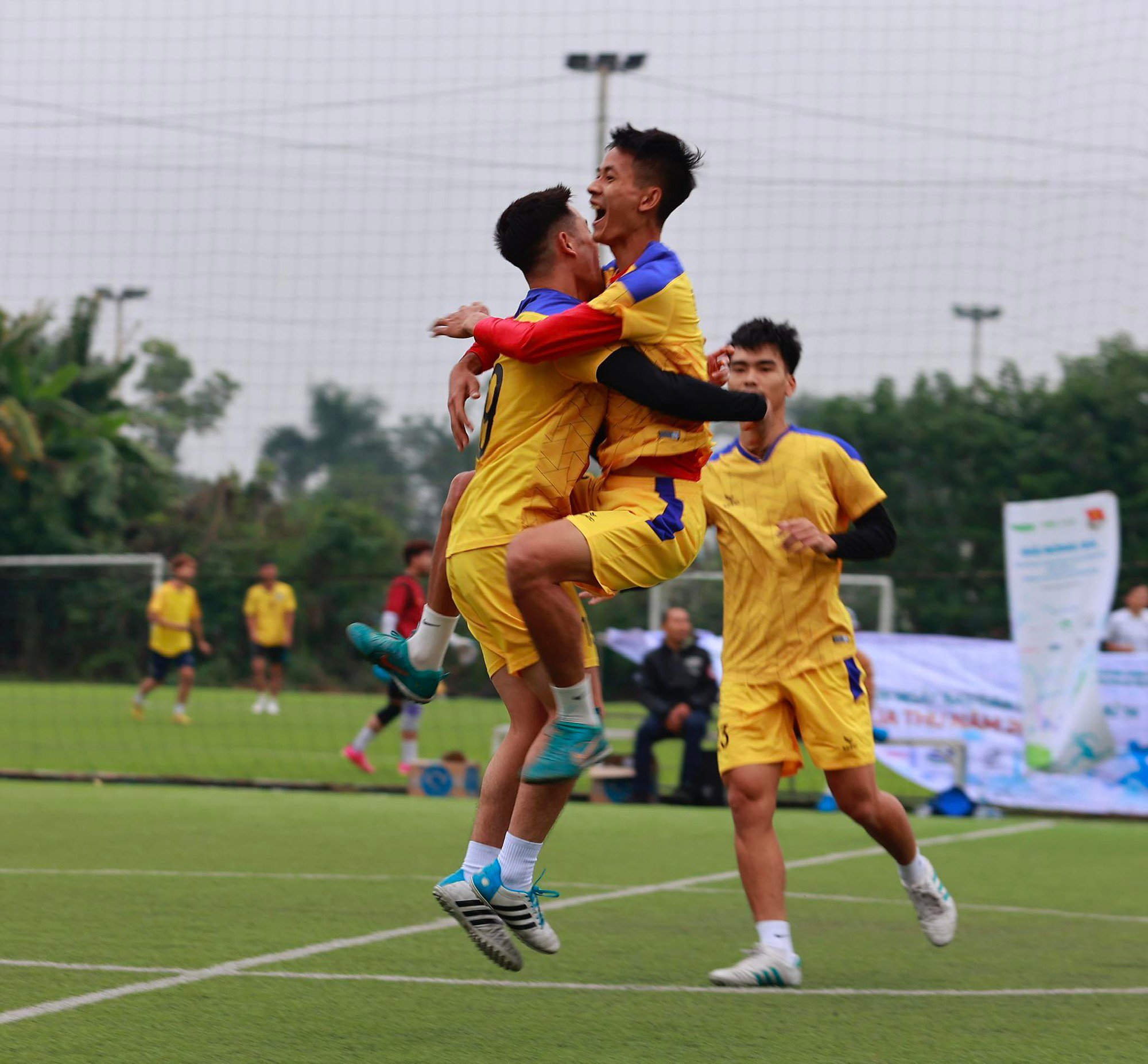 Giải bóng đá Báo NTNN/Dân Việt lần thứ 14 - Tranh cúp Mùa Thu năm 2023: Chủ nhà gặp VOV ở chung kết - Ảnh 2.