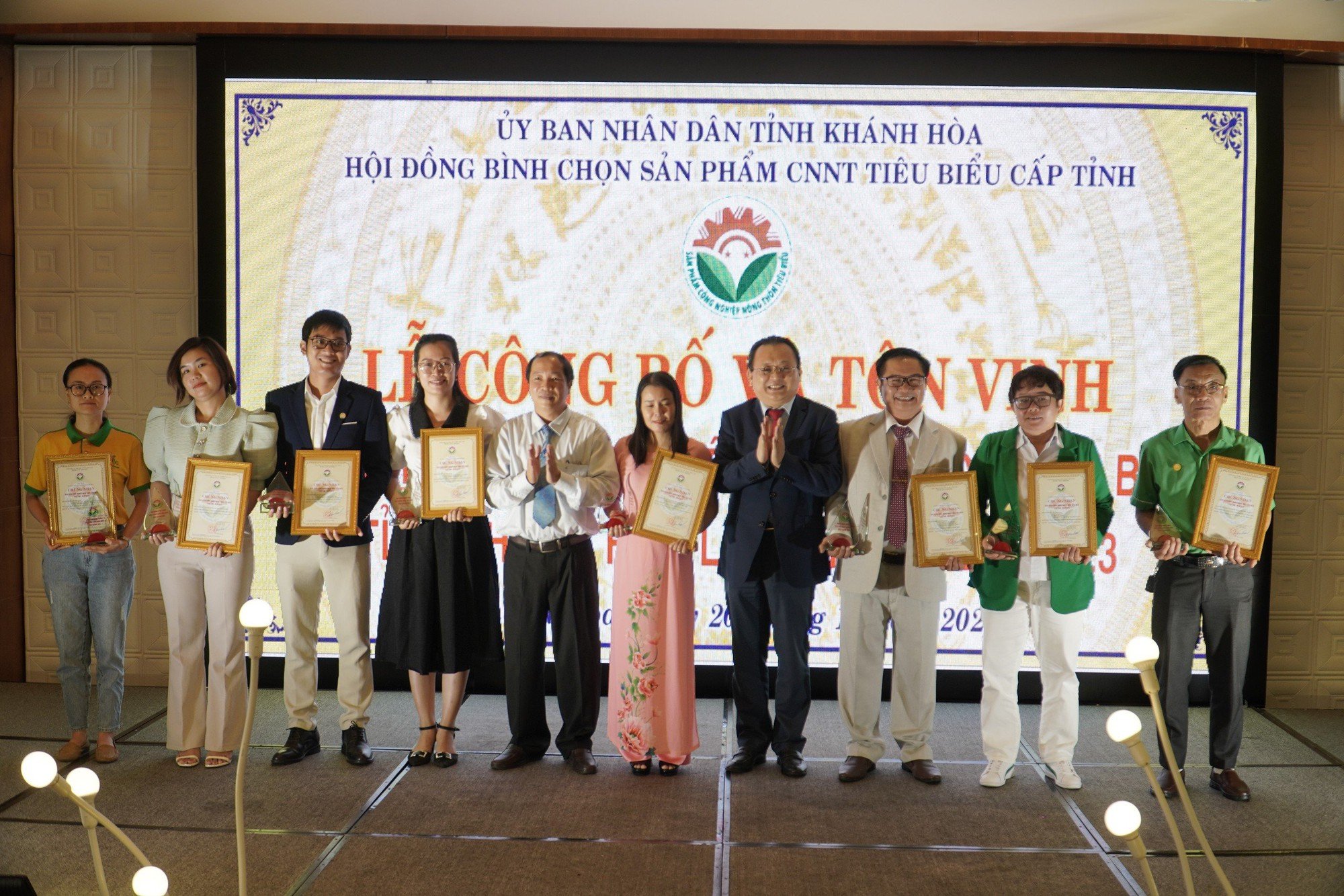 Khánh Hòa: Tôn vinh 35 sản phẩm của 33 doanh nghiệp công nghiệp nông thôn - Ảnh 1. Khánh Hòa: Tôn vinh 35 sản phẩm của 33 doanh nghiệp công nghiệp nông thôn - Ảnh 1.