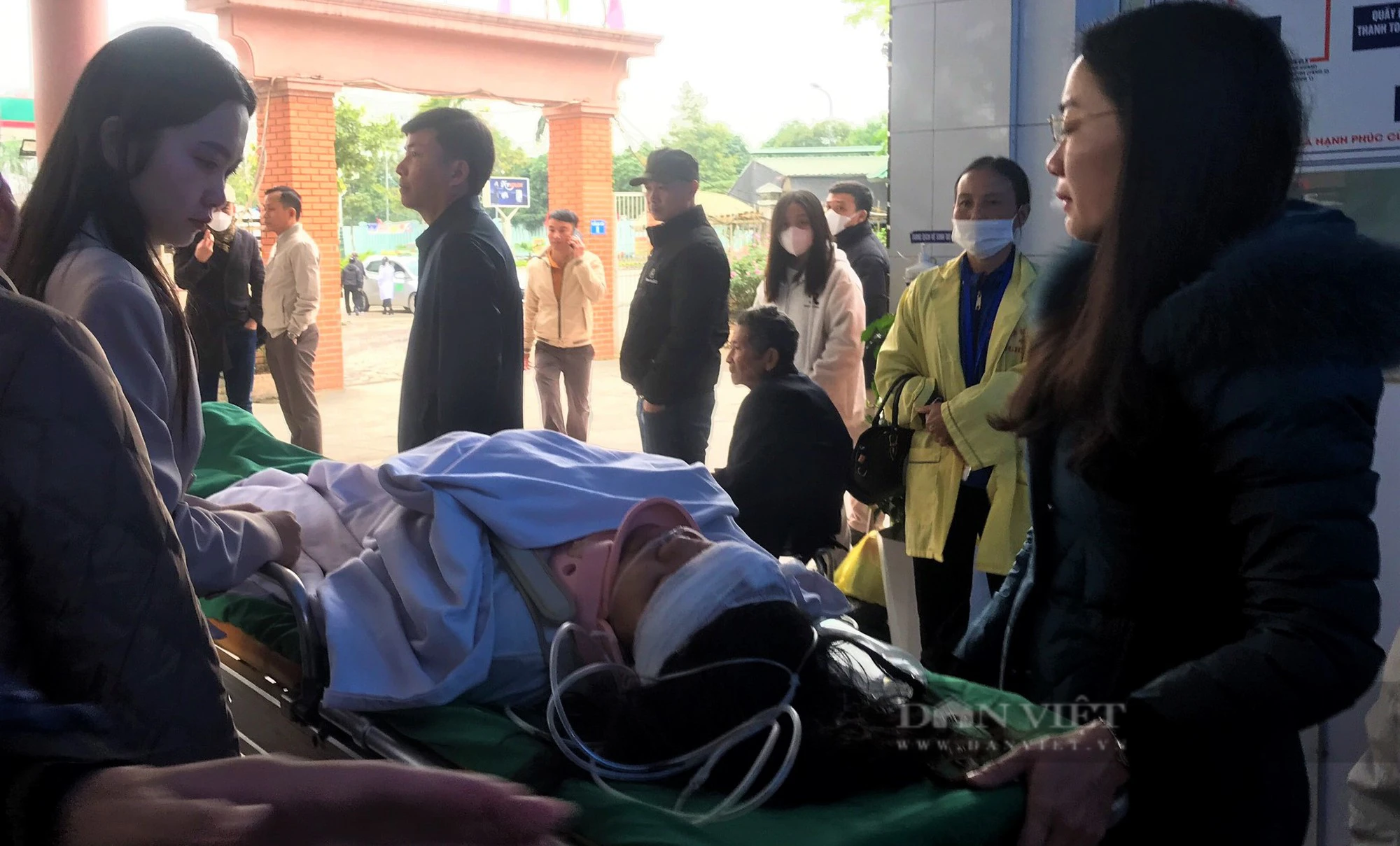 Vụ sập trần lớp học, 8 học sinh nhập viện: Thông tin mới nhất về sức khỏe các học sinh - Ảnh 1.